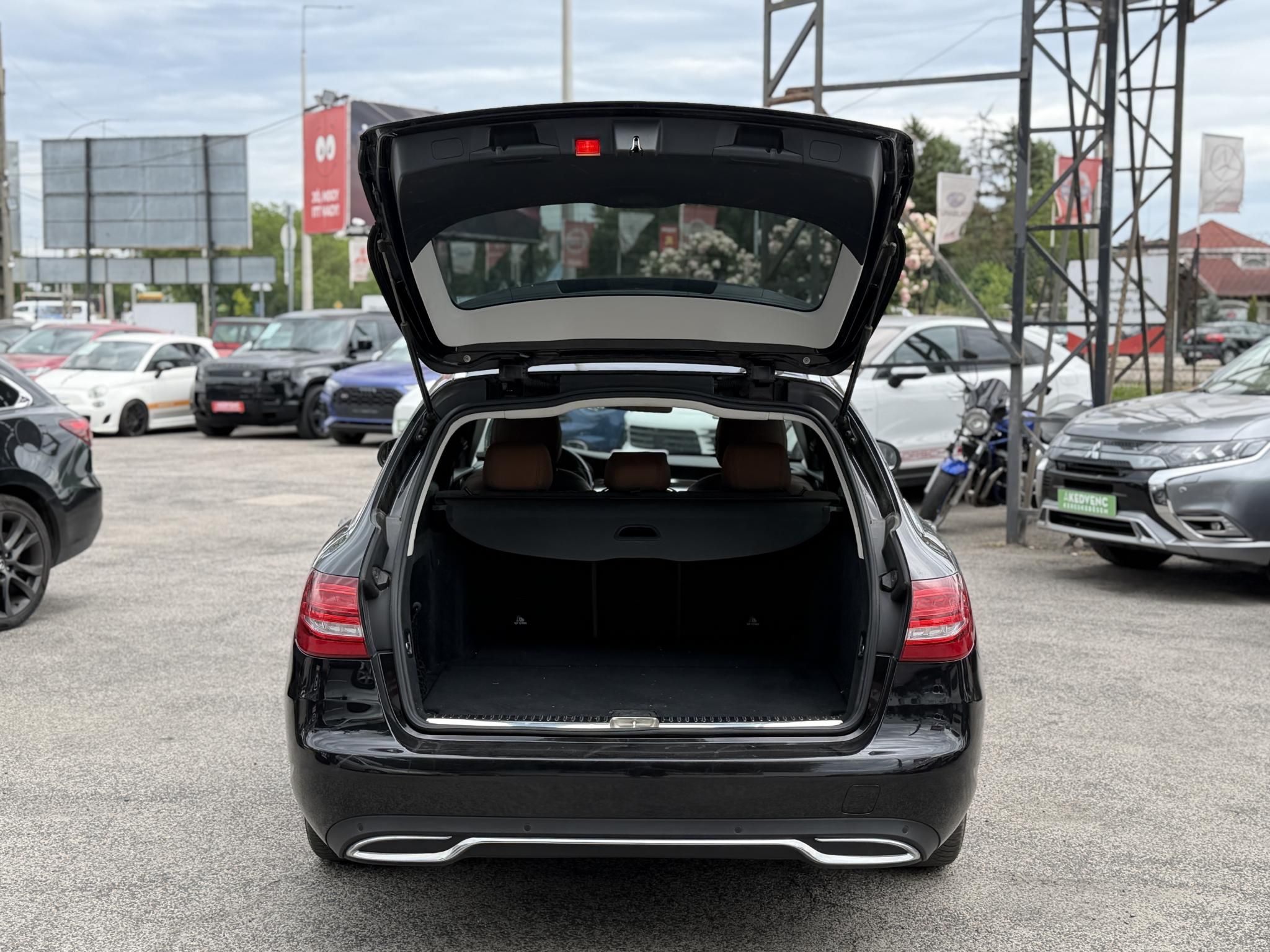 MERCEDES-BENZ C 300 T BlueTEC h HYBRID 7G-TRONIC 138e km. barna bőrbelső. bluetooth. navigáció. megkímélt állapot!