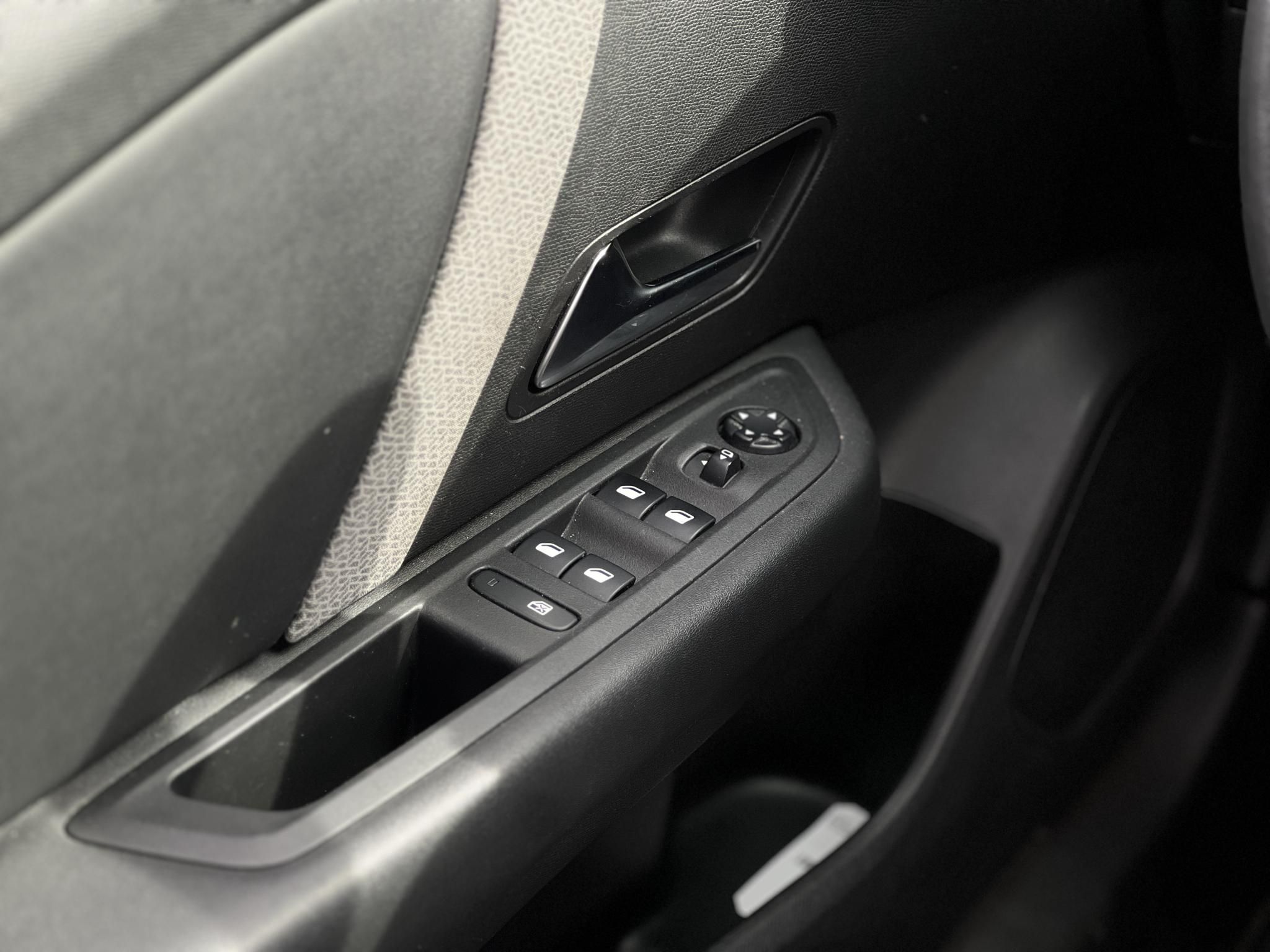CITROEN C4 1.2 PureTech Feel Plus M.o.-i. 1.tul. 61e km. LED. 360 kamera. HUD. Vonóhorog!