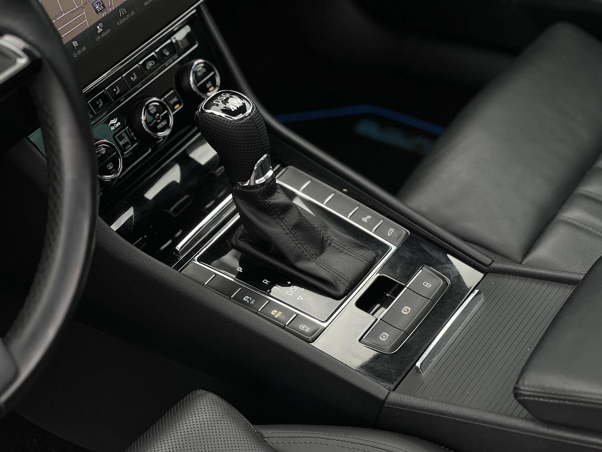 SKODA SUPERB Combi 2.0 TDI SCR Style 4x4 DSG 158e km. M.o.-i. panorámatető. üléshűtés. virtual cockpit. CARPLAY!