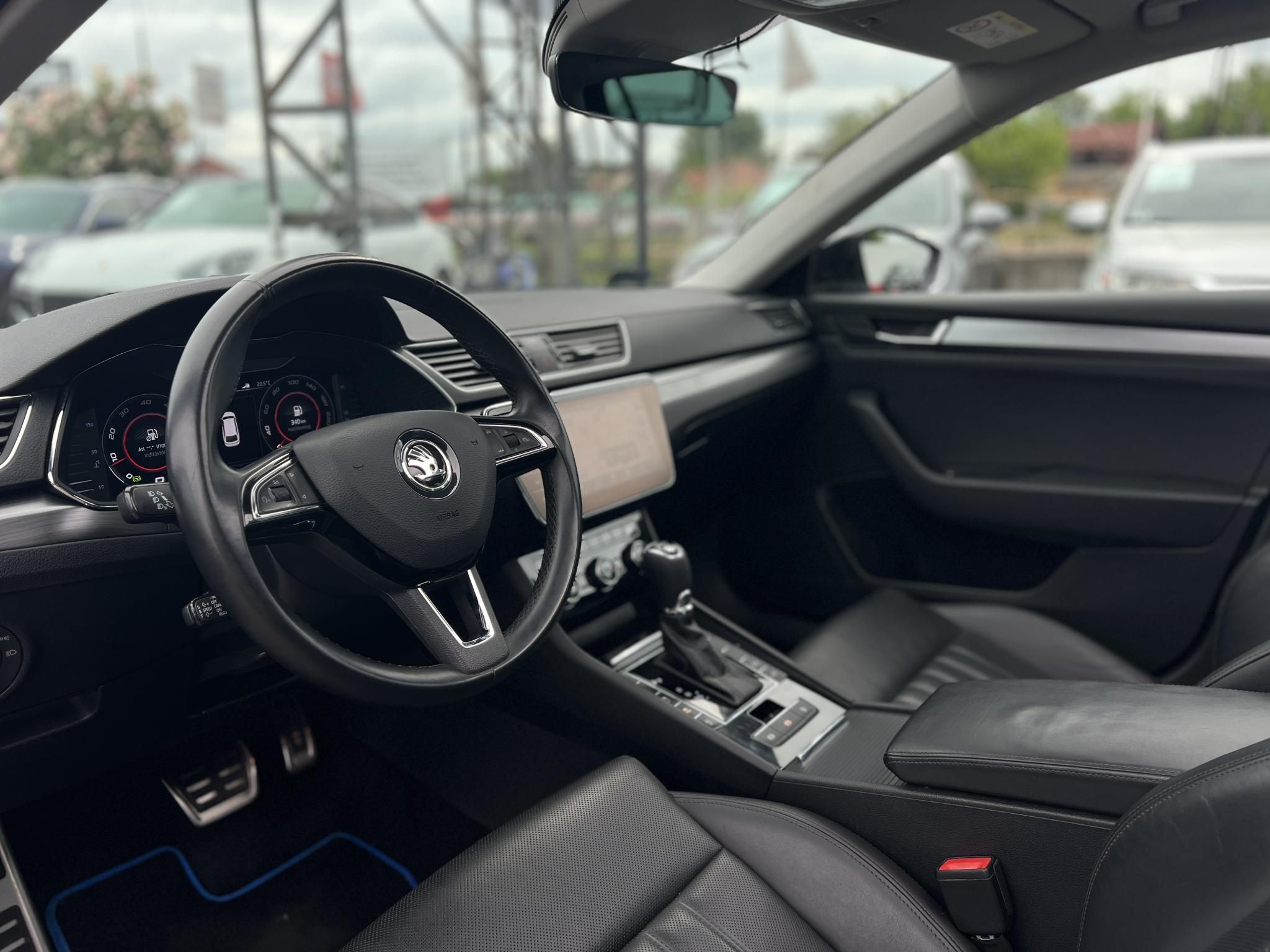 SKODA SUPERB Combi 2.0 TDI SCR Style 4x4 DSG 158e km. M.o.-i. panorámatető. üléshűtés. virtual cockpit. CARPLAY!