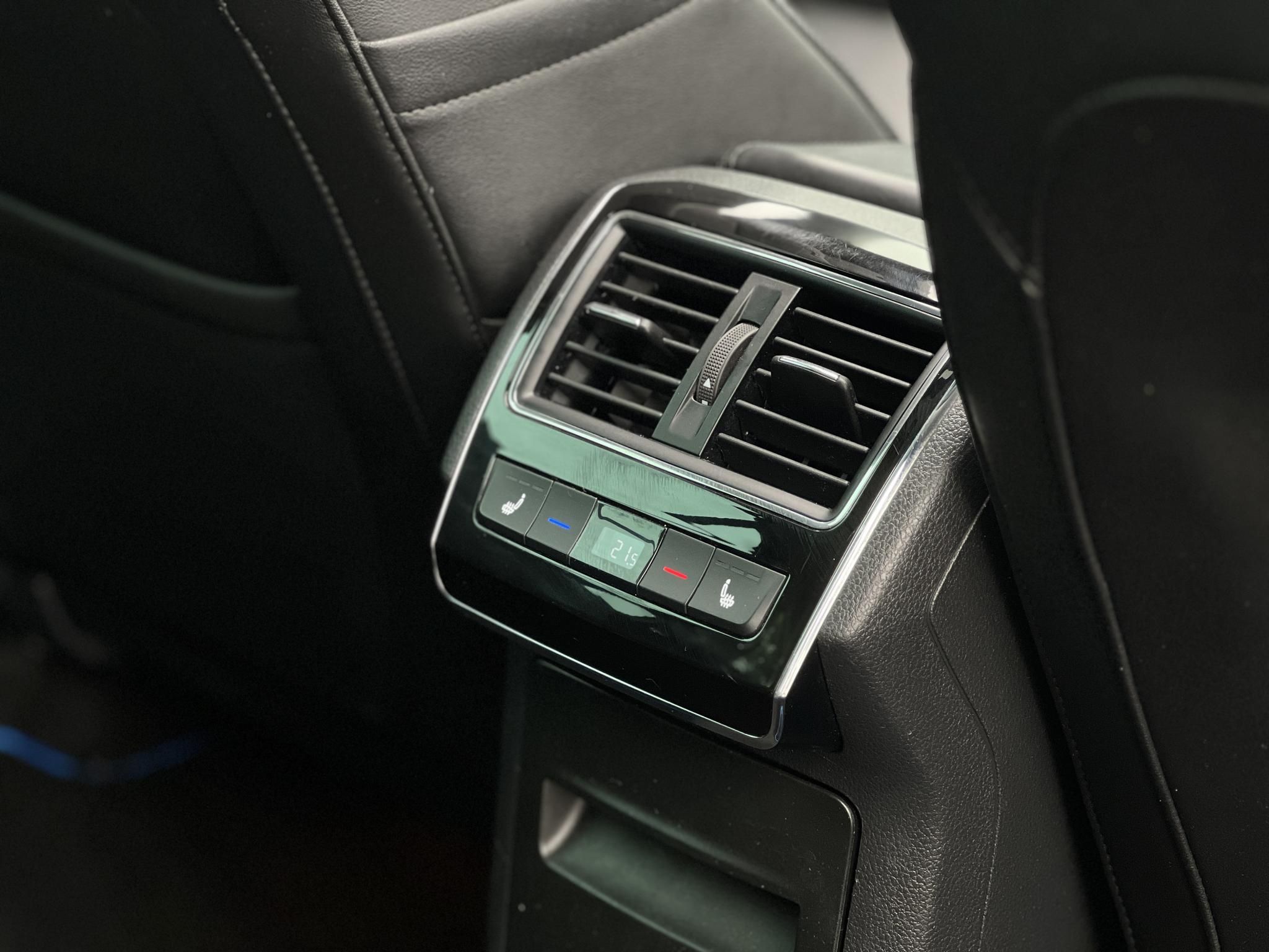 SKODA SUPERB Combi 2.0 TDI SCR Style 4x4 DSG 158e km. M.o.-i. panorámatető. üléshűtés. virtual cockpit. CARPLAY!