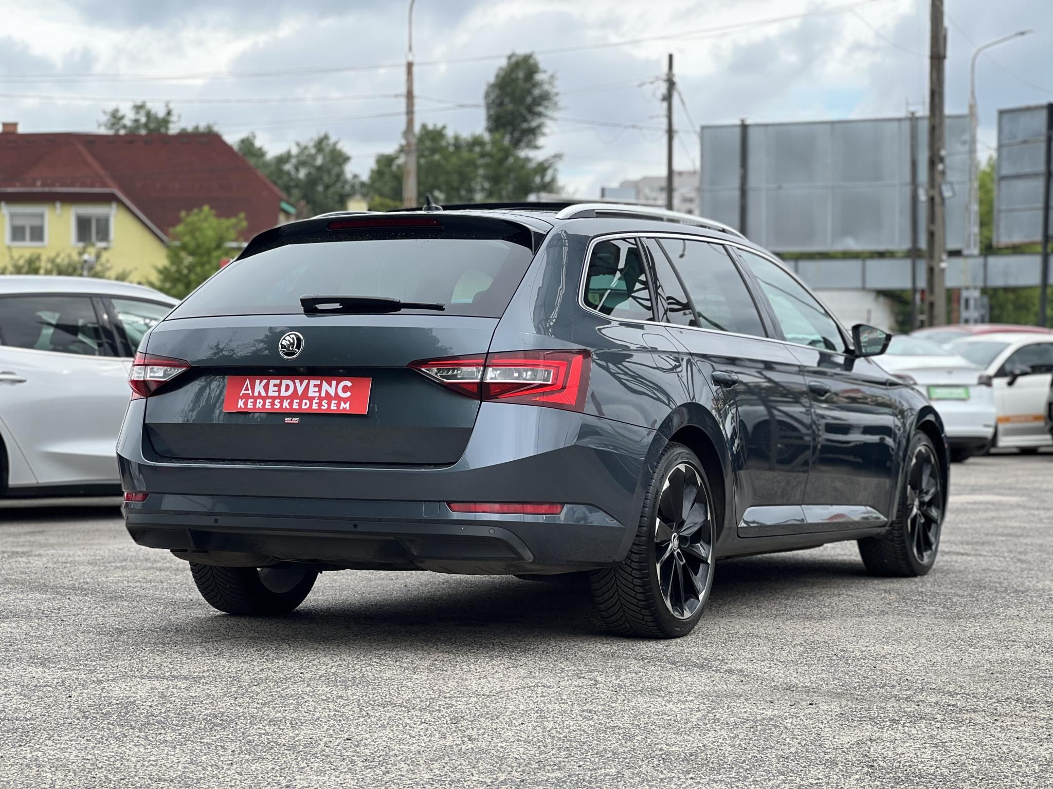 SKODA SUPERB Combi 2.0 TDI SCR Style 4x4 DSG 158e km. M.o.-i. panorámatető. üléshűtés. virtual cockpit. CARPLAY!