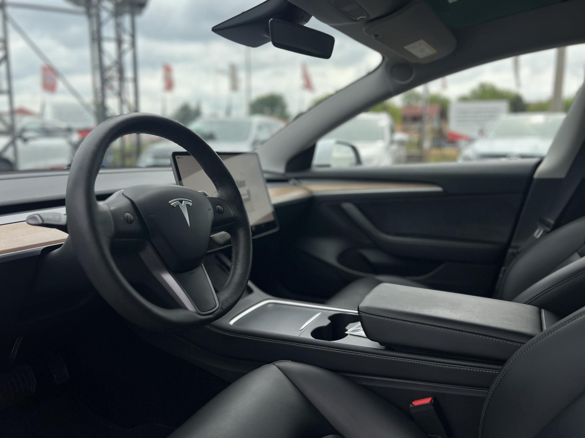 TESLA MODEL 3 Long Range AWD (Automata) 101e km. AMD Ryzen. mátrix LED. hőszivattyú. garanciális!