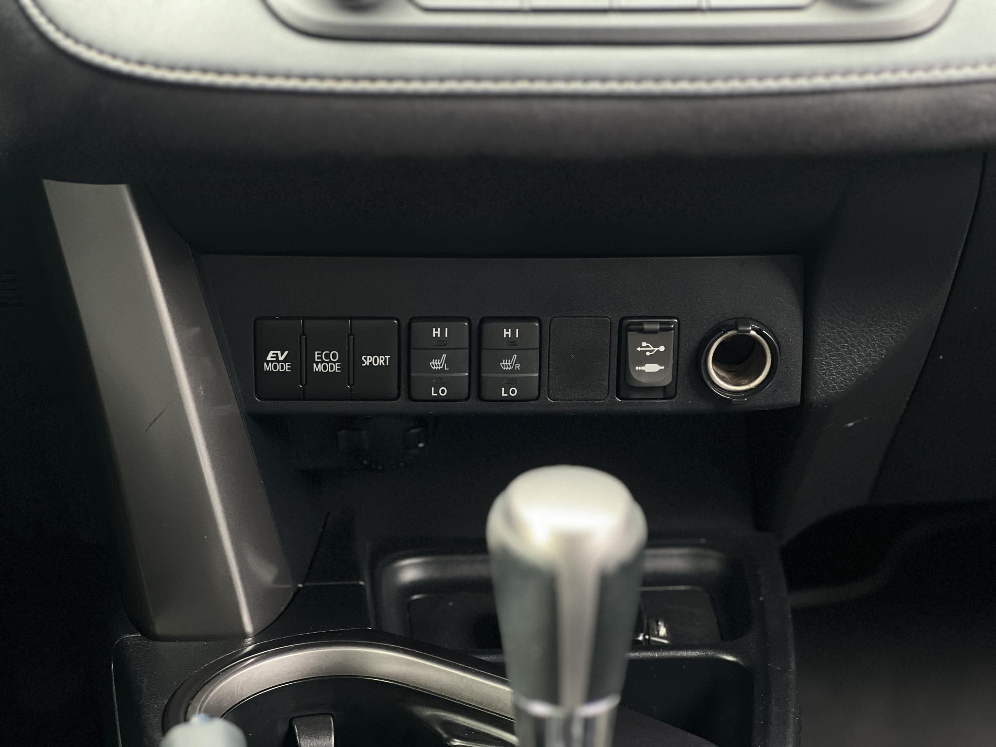 TOYOTA RAV 4 Rav4 2.5 Hybrid Executive 2WD e-CVT 114e km. Tempomat Ülésfűtés Navi Sávtartó Kamera Keyless