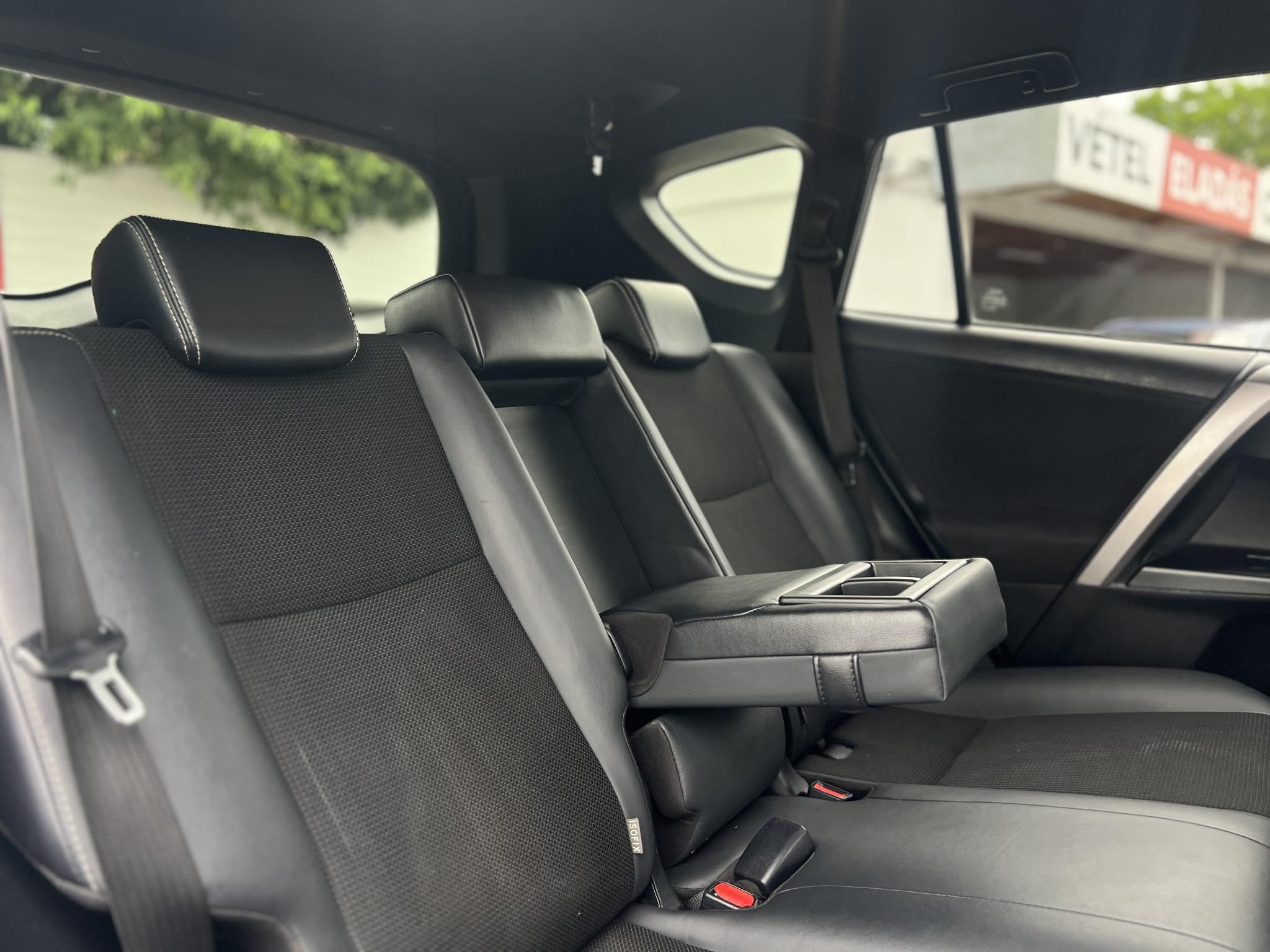 TOYOTA RAV 4 Rav4 2.5 Hybrid Executive 2WD e-CVT 114e km. Tempomat Ülésfűtés Navi Sávtartó Kamera Keyless