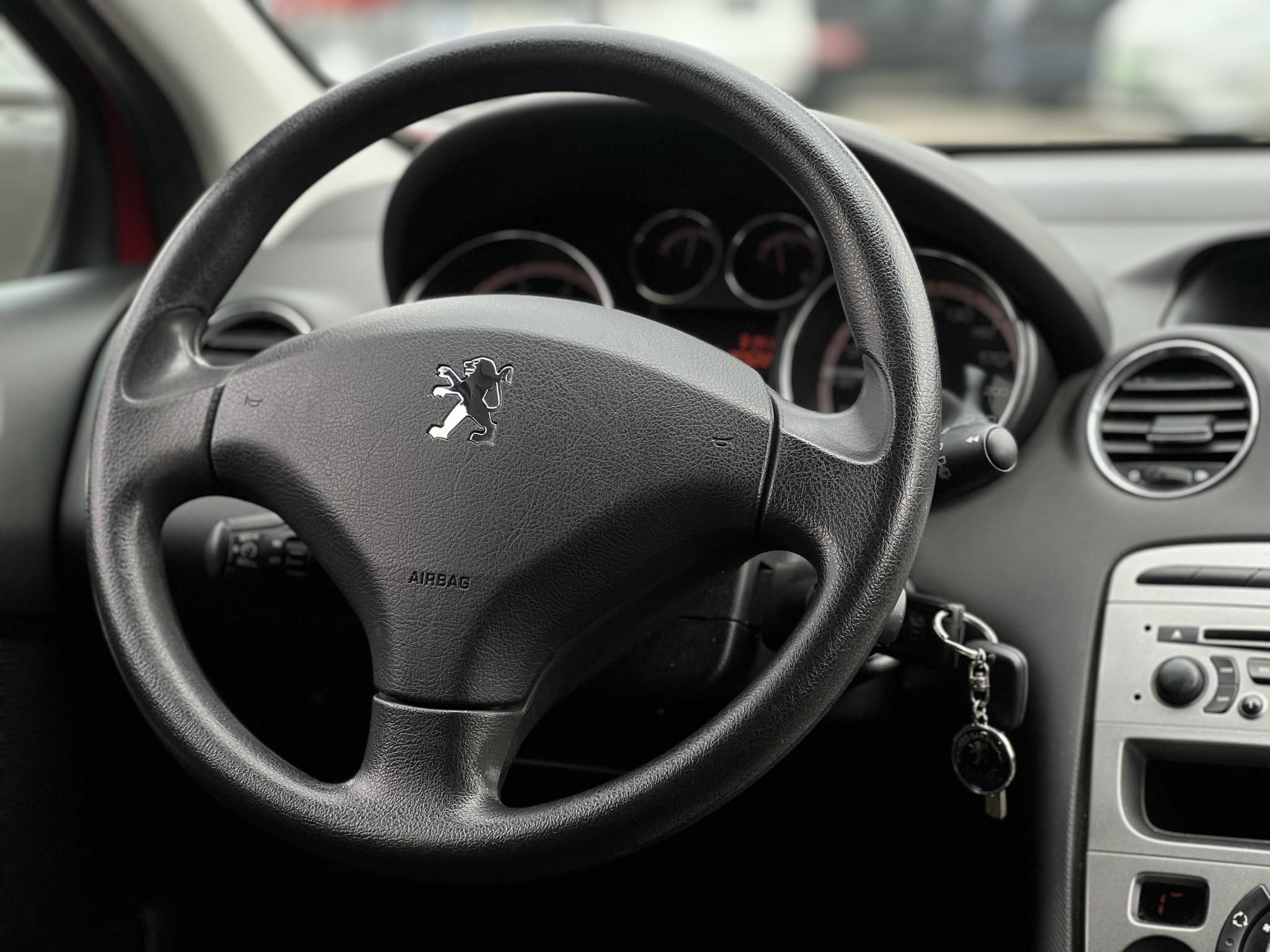 PEUGEOT 308 1.4 VTi Confort Pack 90e km. Magyarországi. klíma. tempomat. vonóhorog. 2 gyári kulcs!