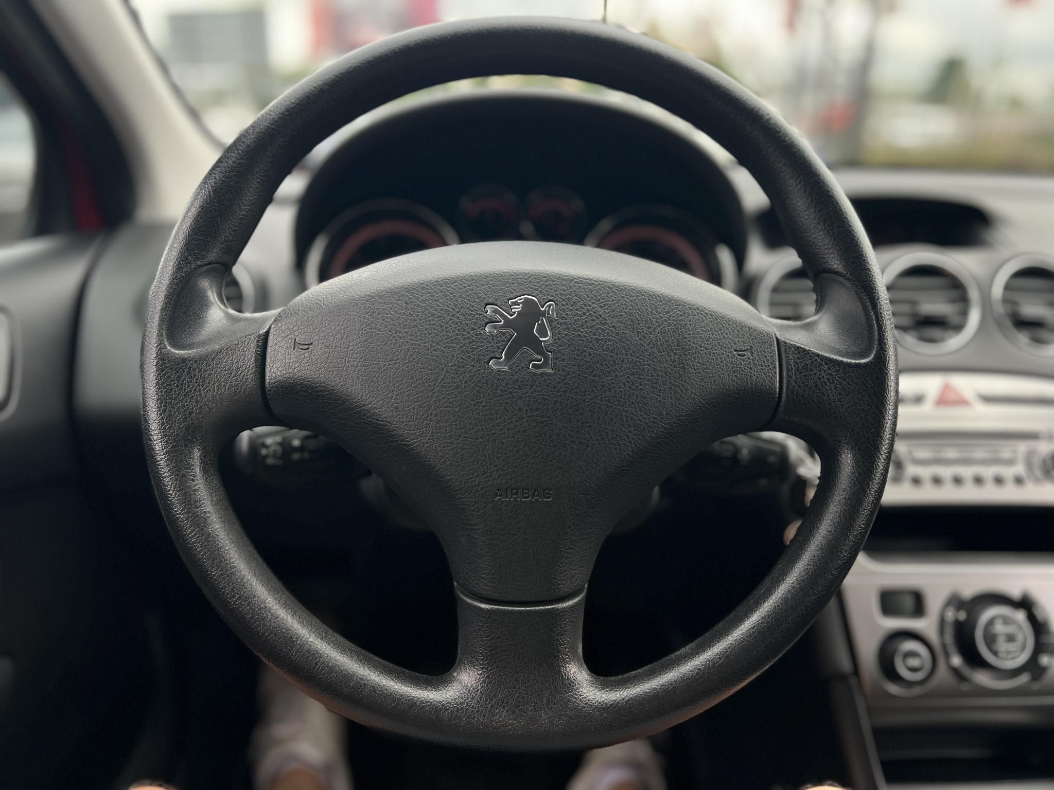 PEUGEOT 308 1.4 VTi Confort Pack 90e km. Magyarországi. klíma. tempomat. vonóhorog. 2 gyári kulcs!