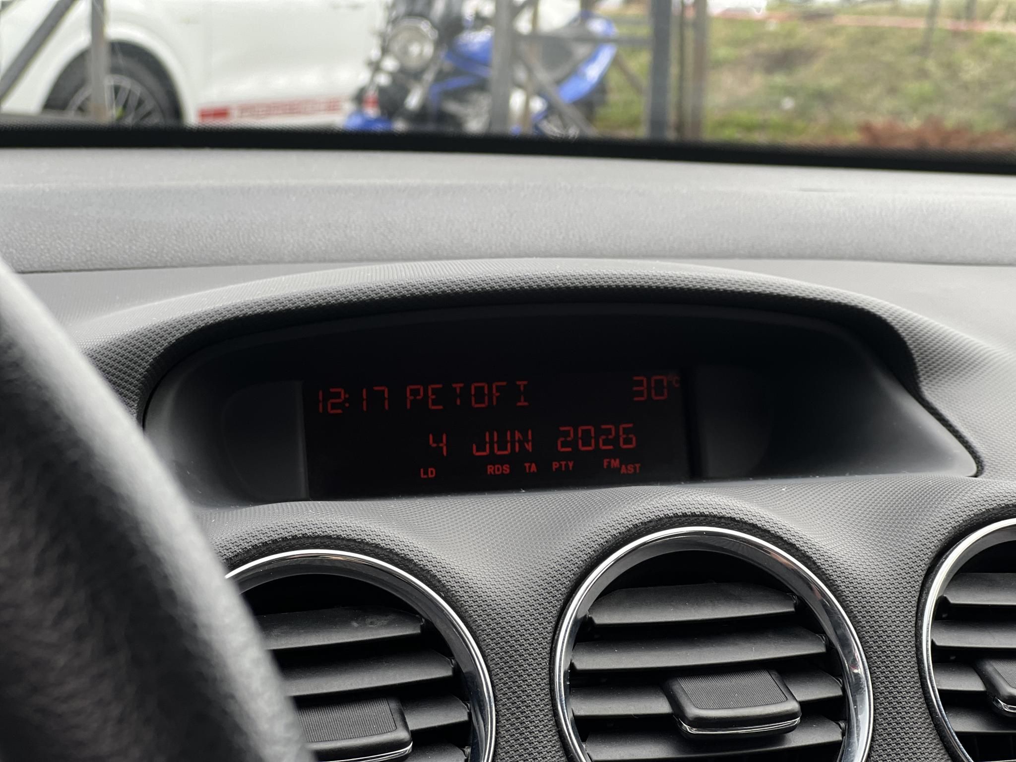 PEUGEOT 308 1.4 VTi Confort Pack 90e km. Magyarországi. klíma. tempomat. vonóhorog. 2 gyári kulcs!