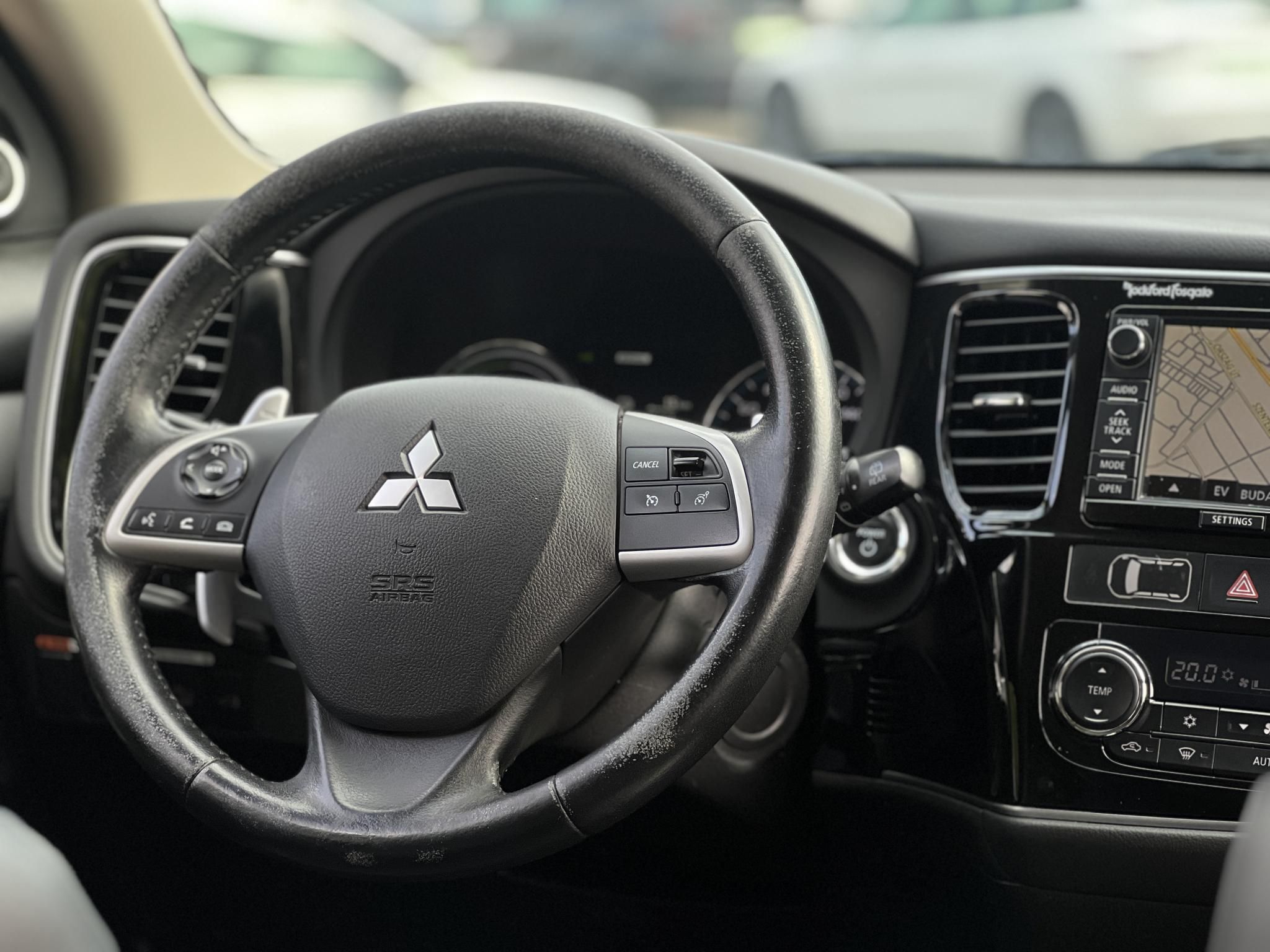 MITSUBISHI OUTLANDER 2.0 MIVEC Instyle Navi 4WD CVT