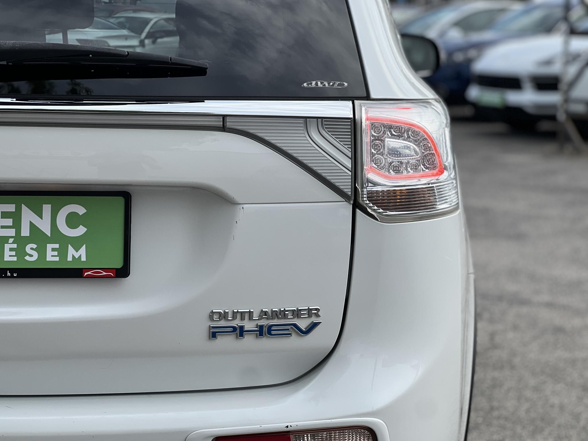 MITSUBISHI OUTLANDER 2.0 MIVEC Instyle Navi 4WD CVT