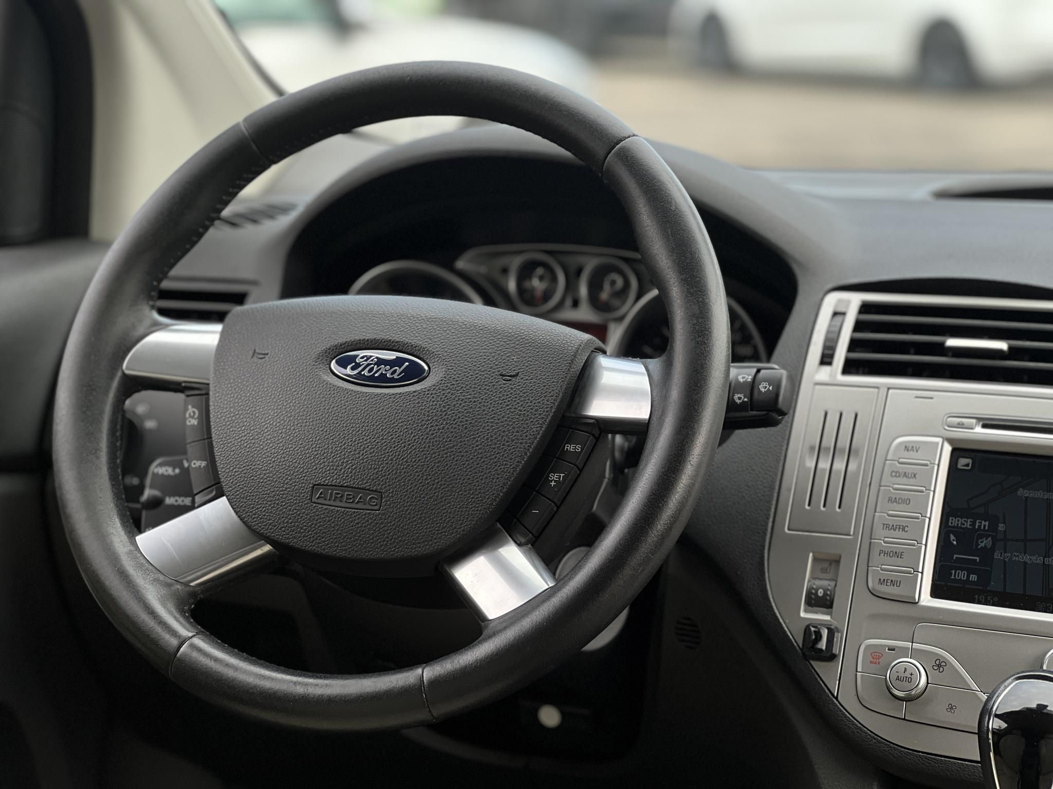 FORD KUGA 2.5T Titanium Individual 4WD (Automata) Magyarországi. 4 évszakos gumik. világos belső. vezérlés cserélve!