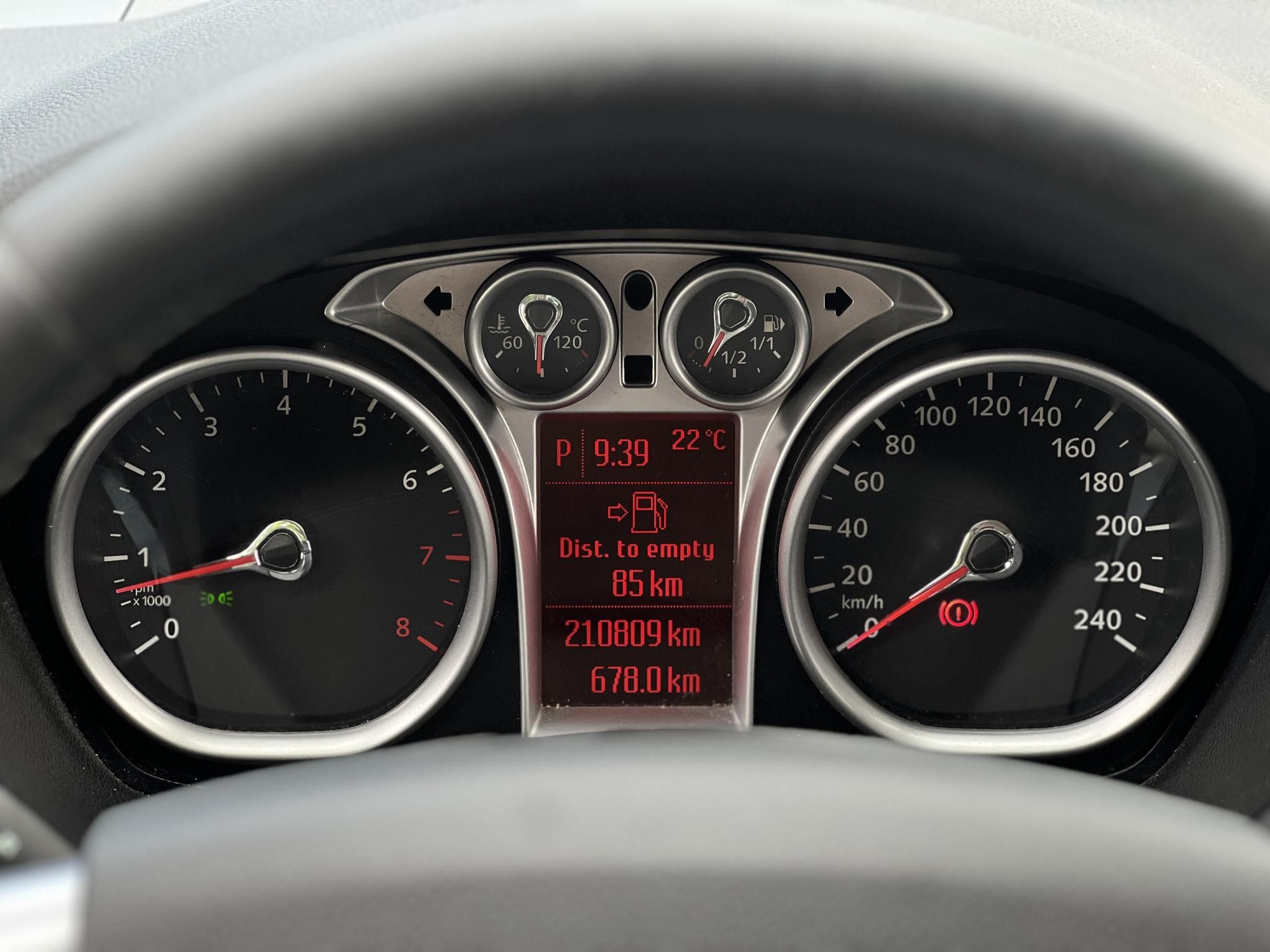 FORD KUGA 2.5T Titanium Individual 4WD (Automata) Magyarországi. 4 évszakos gumik. világos belső. vezérlés cserélve!