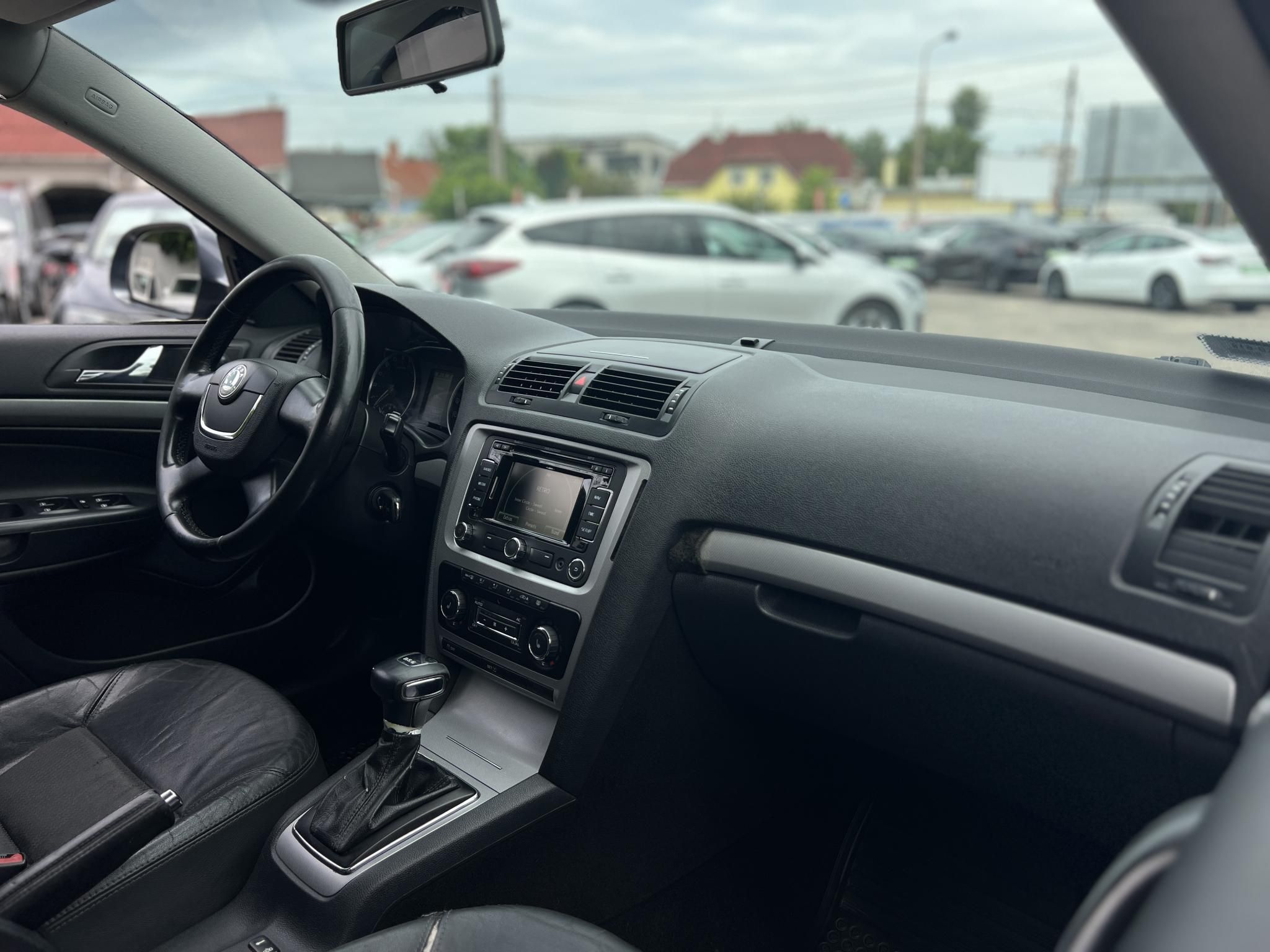 SKODA OCTAVIA Combi 2.0 TDI Ambiente DSG Tempomat Ülésfűtés Bluetooth Navigáció!