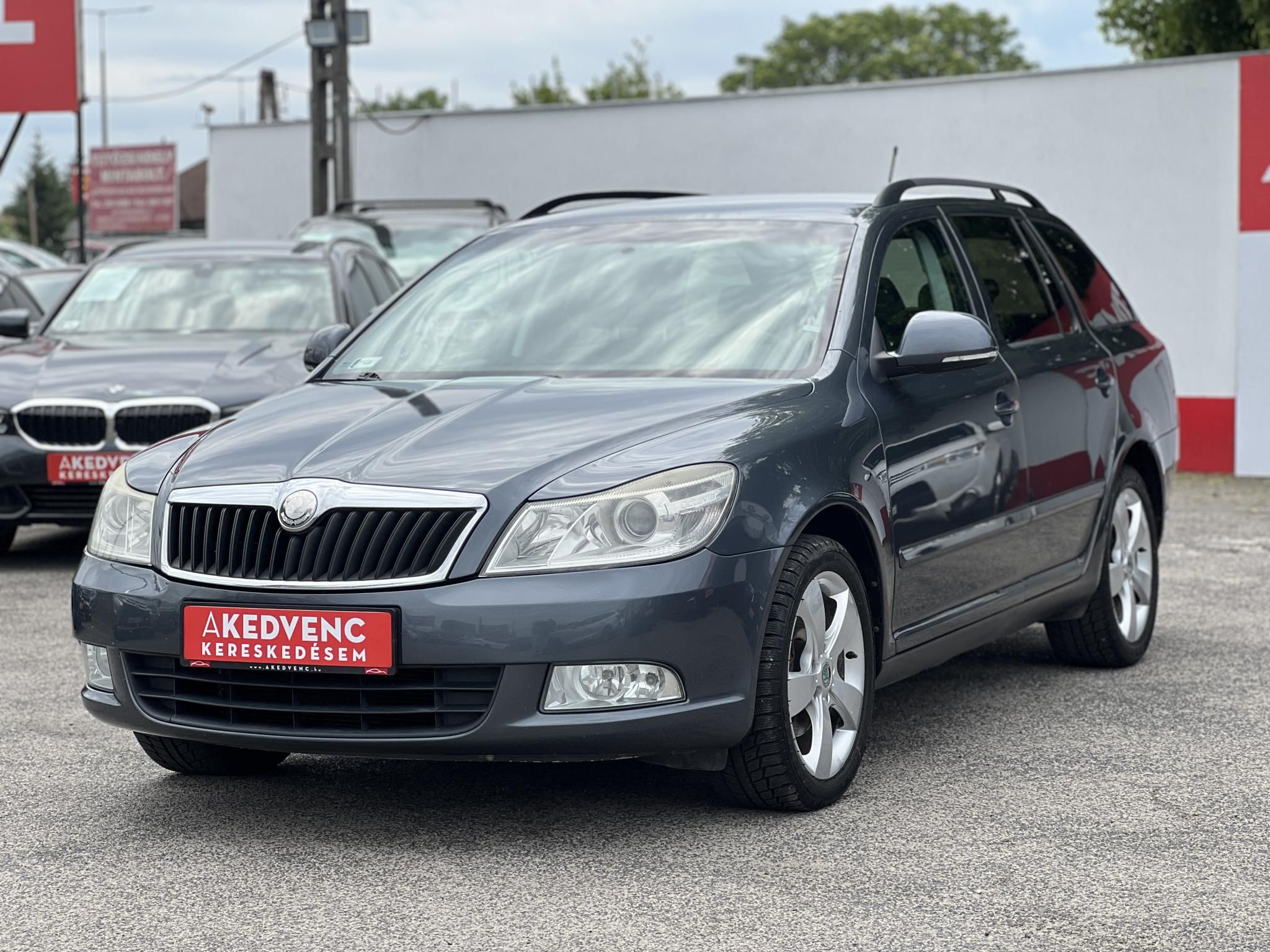 SKODA OCTAVIA Combi 2.0 TDI Ambiente DSG Tempomat Ülésfűtés Bluetooth Navigáció!