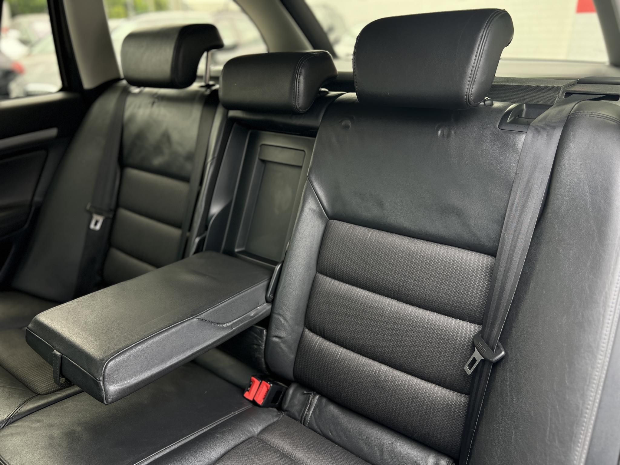 SKODA OCTAVIA Combi 2.0 TDI Ambiente DSG Tempomat Ülésfűtés Bluetooth Navigáció!