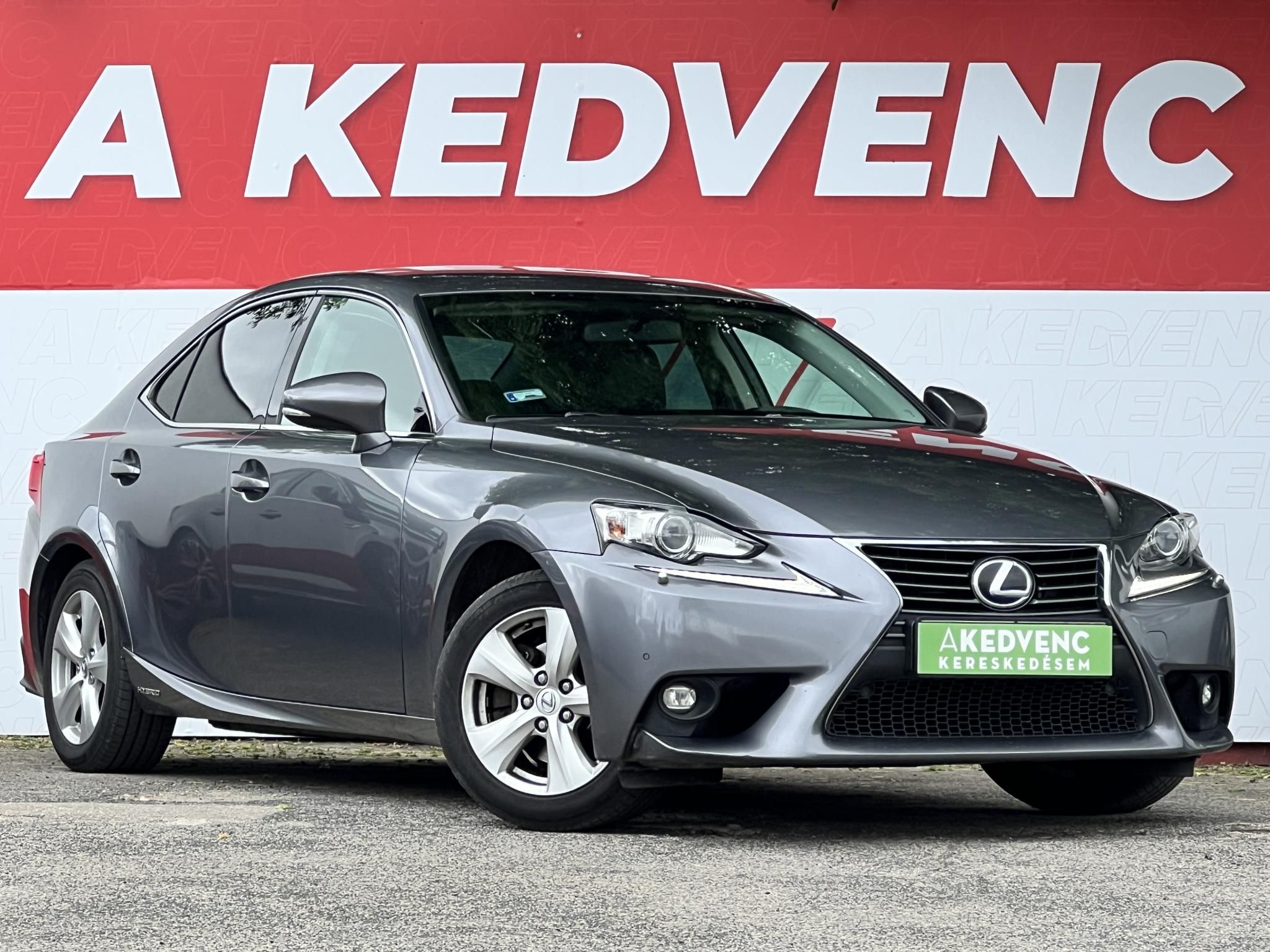 LEXUS IS 300h Comfort Leather&Navigation (Automata) Hybrid garancia Márkaszervizelt! Gyári fényezés. Téli-nyári gumi garnitúra!