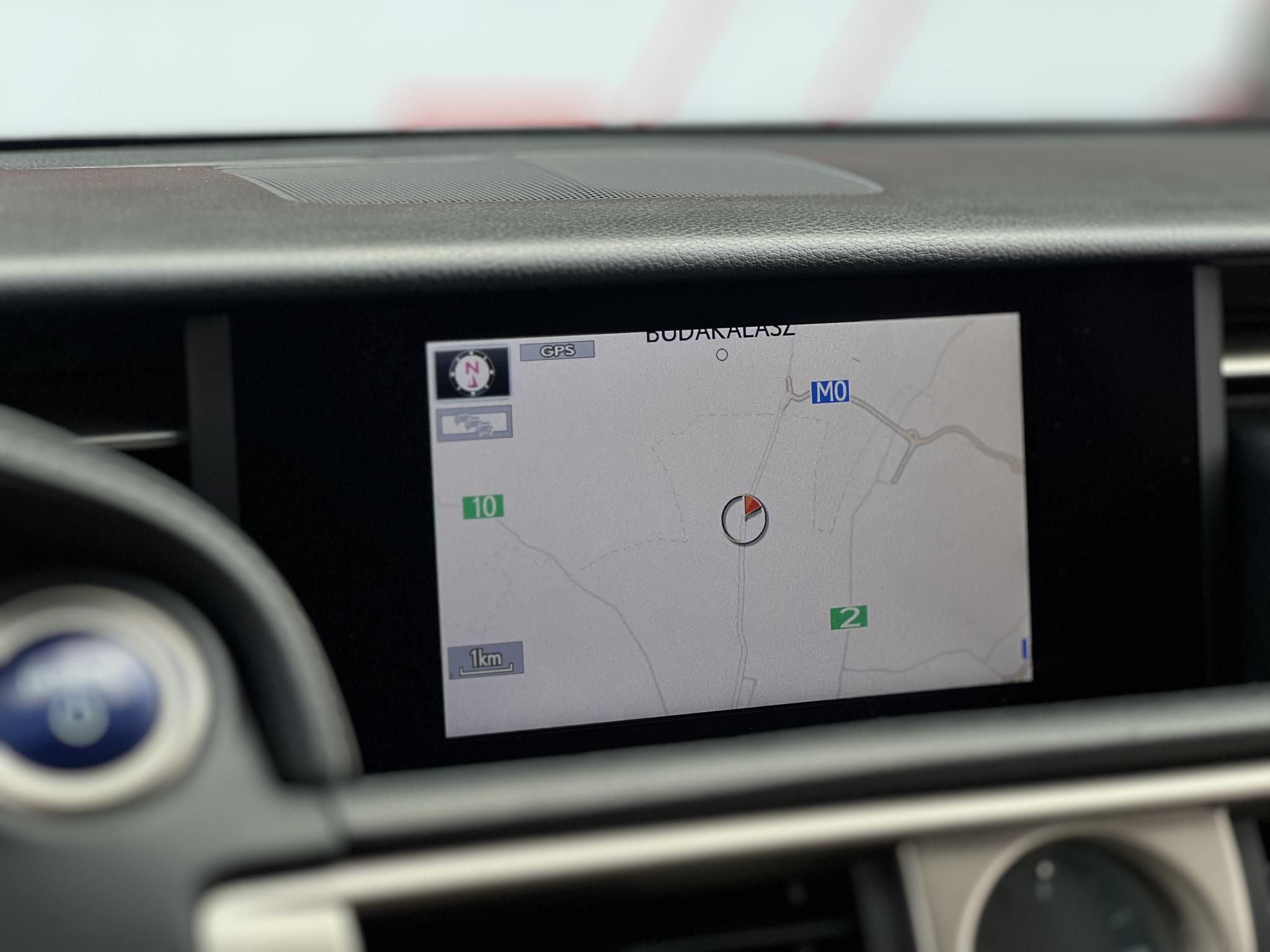 LEXUS IS 300h Comfort Leather&Navigation (Automata) Hybrid garancia Márkaszervizelt! Gyári fényezés. Téli-nyári gumi garnitúra!