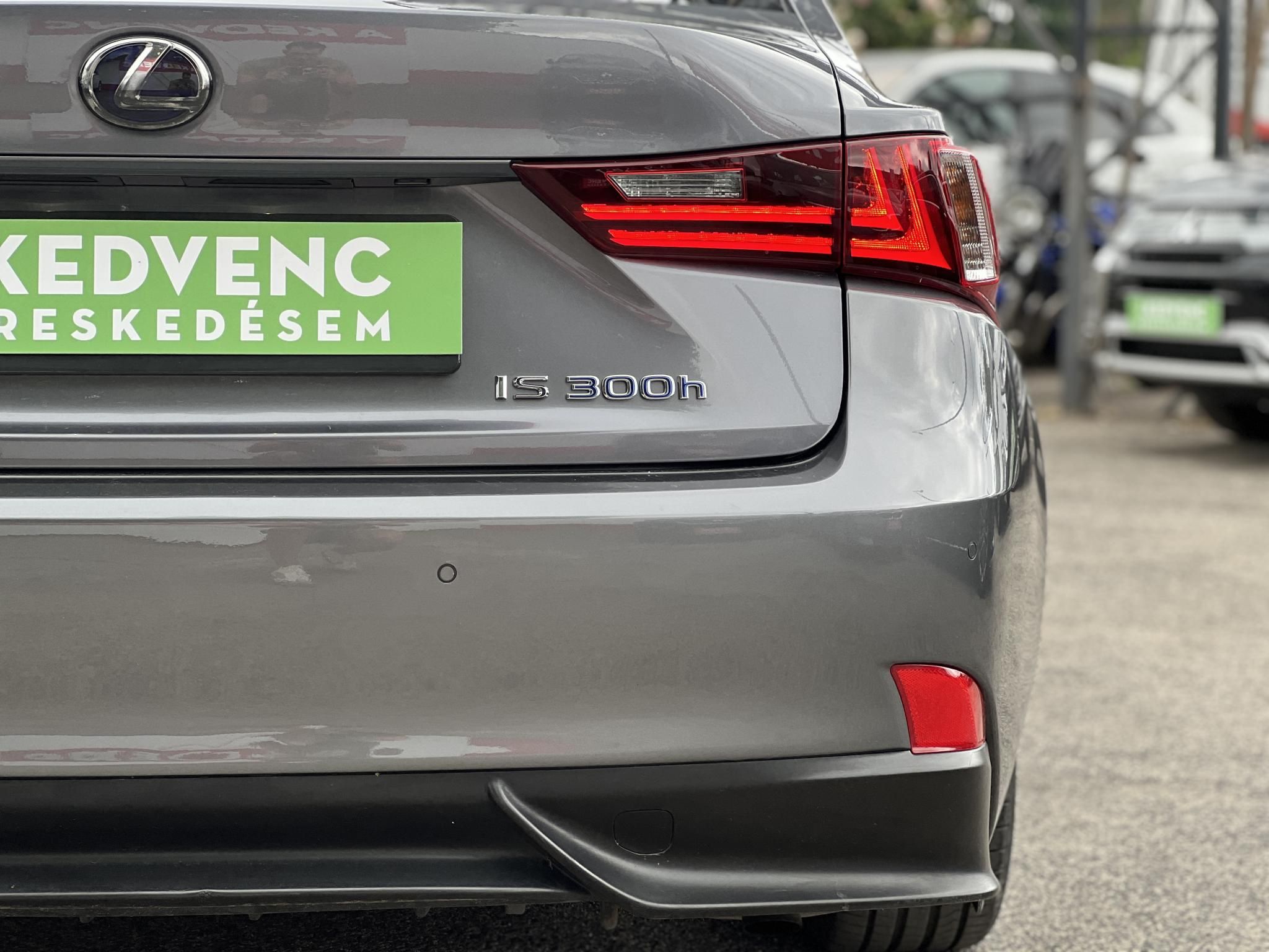 LEXUS IS 300h Comfort Leather&Navigation (Automata) Hybrid garancia Márkaszervizelt! Gyári fényezés. Téli-nyári gumi garnitúra!