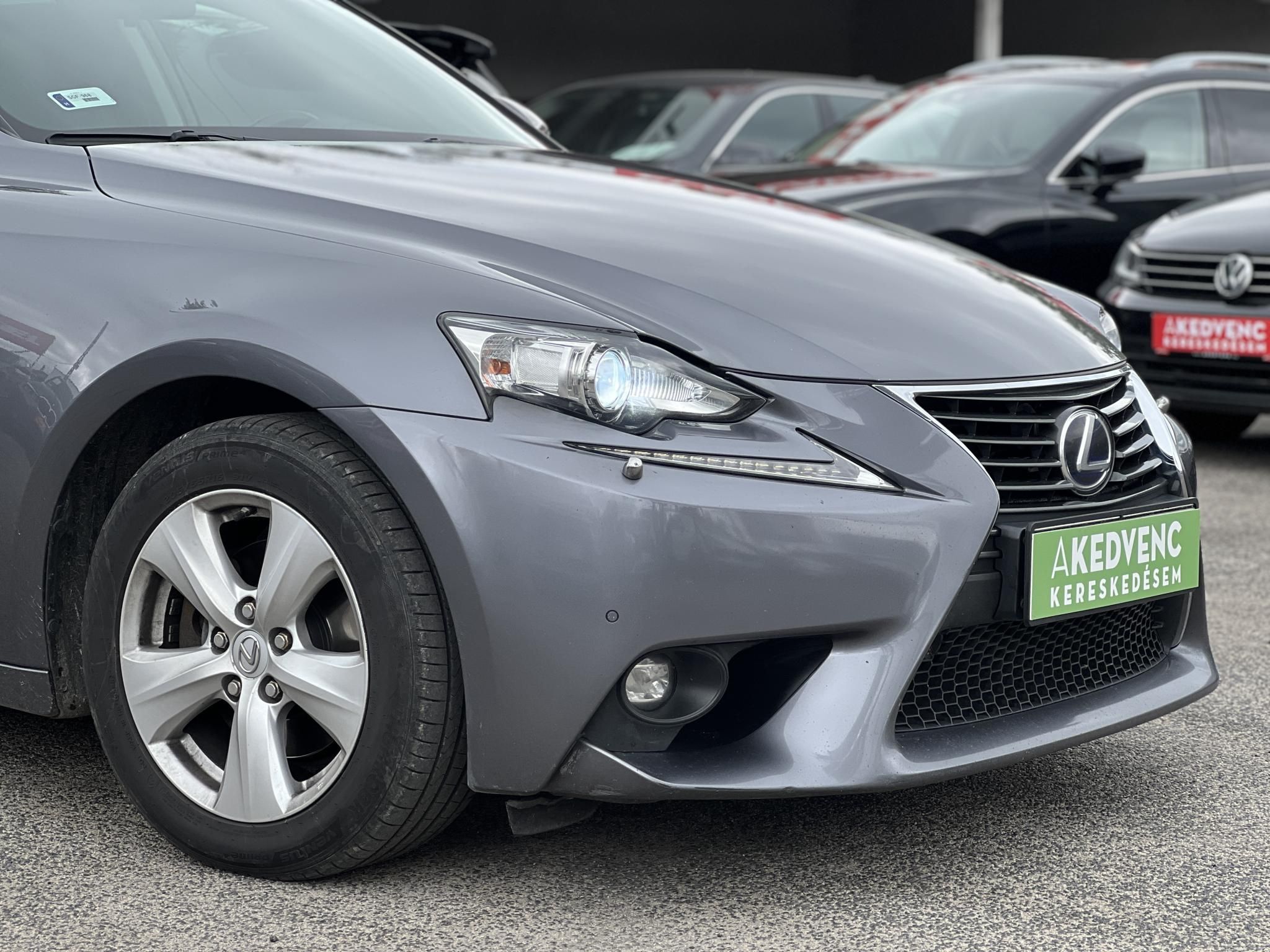 LEXUS IS 300h Comfort Leather&Navigation (Automata) Hybrid garancia Márkaszervizelt! Gyári fényezés. Téli-nyári gumi garnitúra!