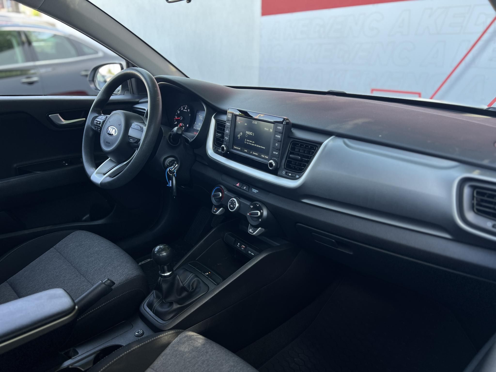 KIA STONIC 1.25 MPI Style Magyarországi. Gyári fényezés. 63e km.Végig vezetett szervizkönyv!
