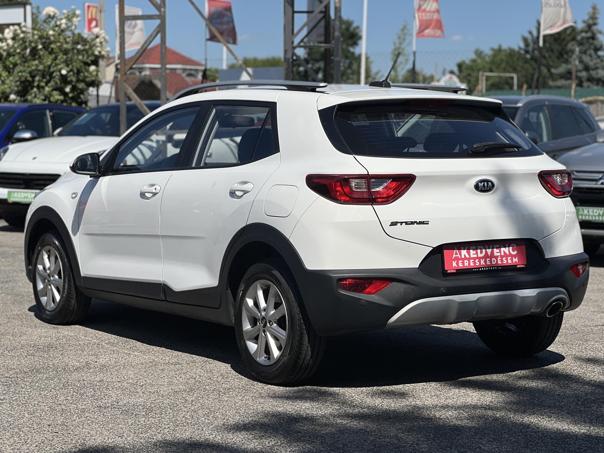 KIA STONIC 1.25 MPI Style Magyarországi. Gyári fényezés. 63e km.Végig vezetett szervizkönyv!