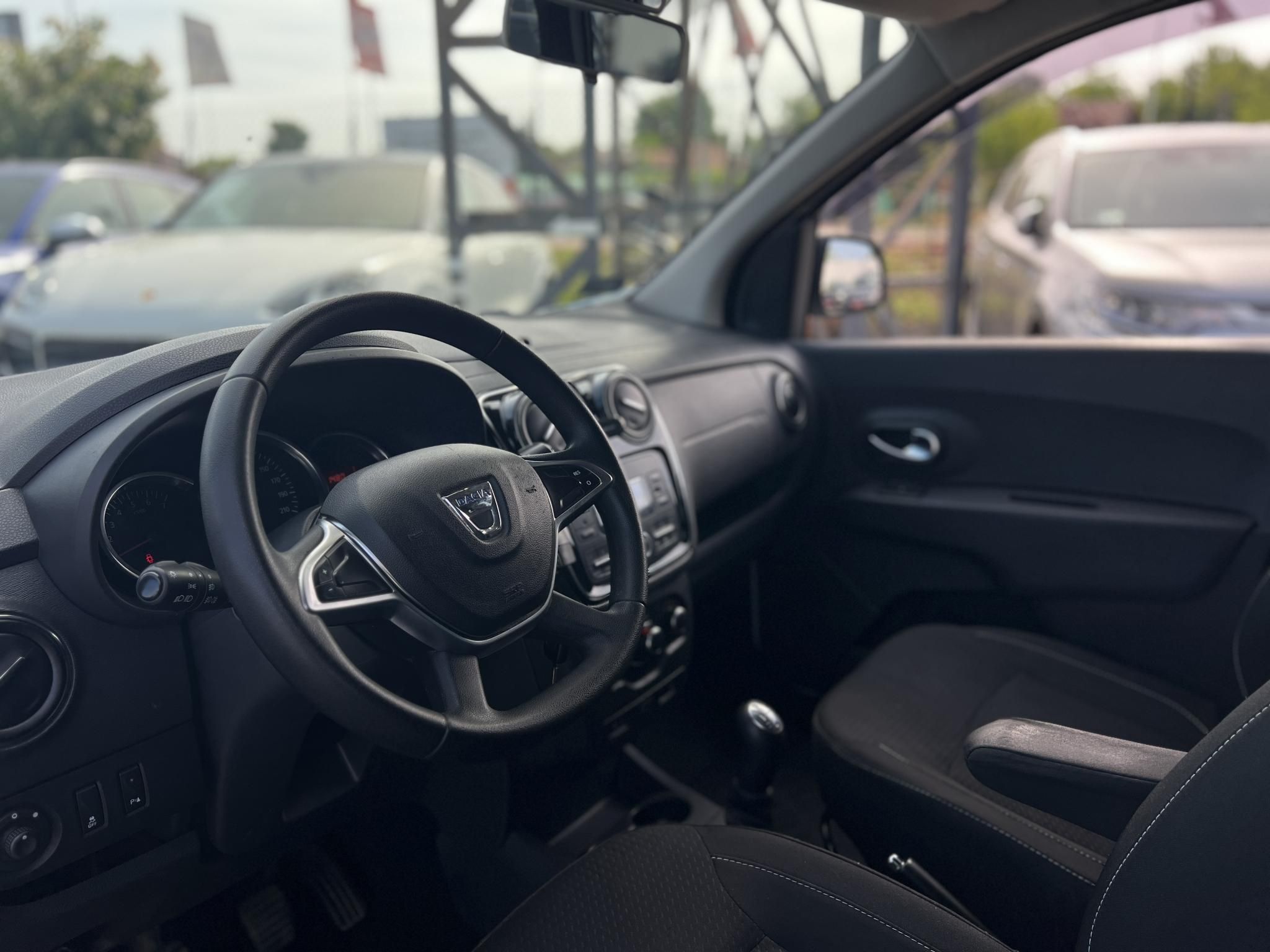 DACIA LODGY 1.6 SCe Ambiance (7 személyes ) Magyarországi. Gyári fényezés. Végig vezetett szervizkönyv!