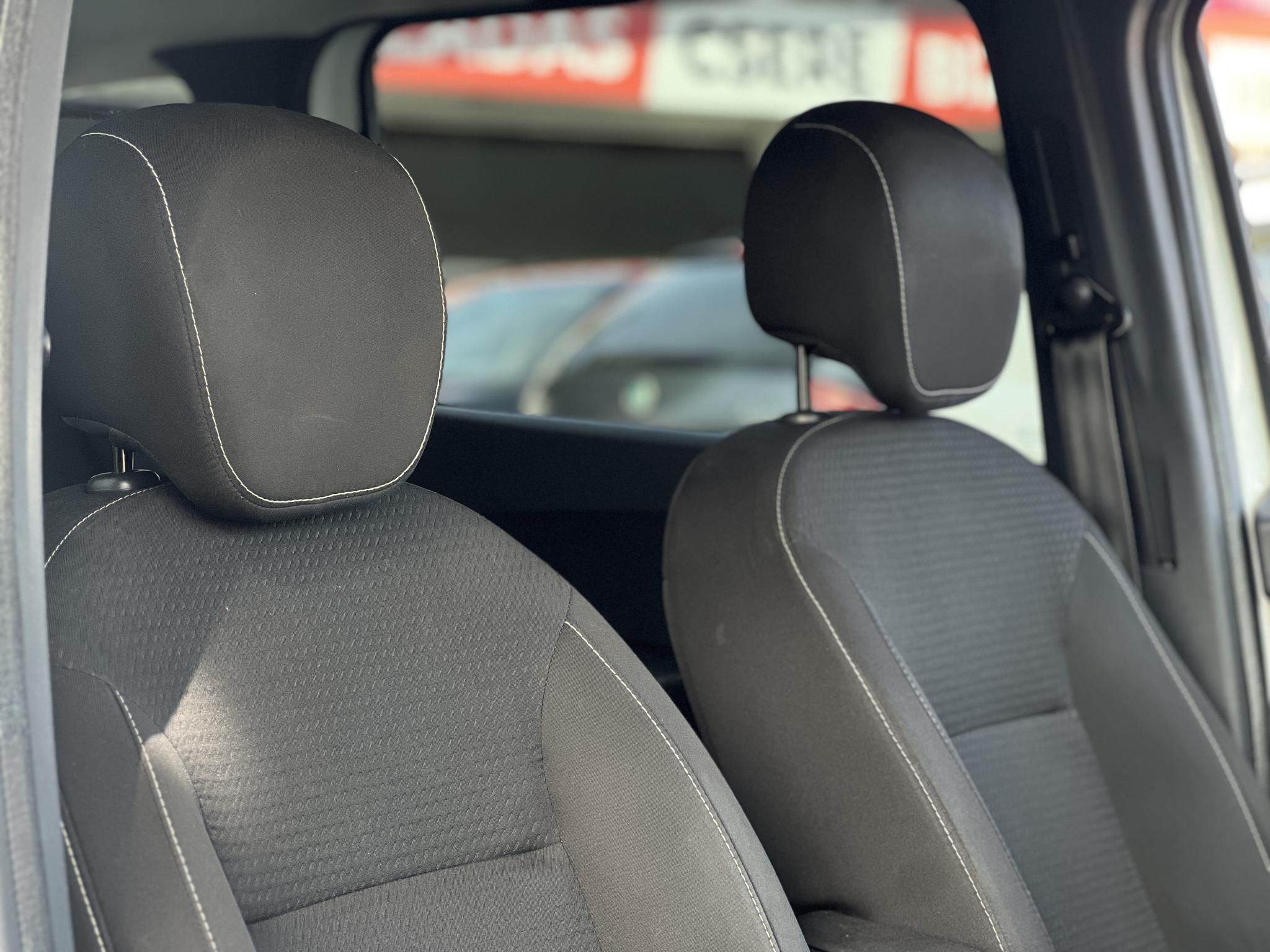 DACIA LODGY 1.6 SCe Ambiance (7 személyes ) Magyarországi. Gyári fényezés. Végig vezetett szervizkönyv!