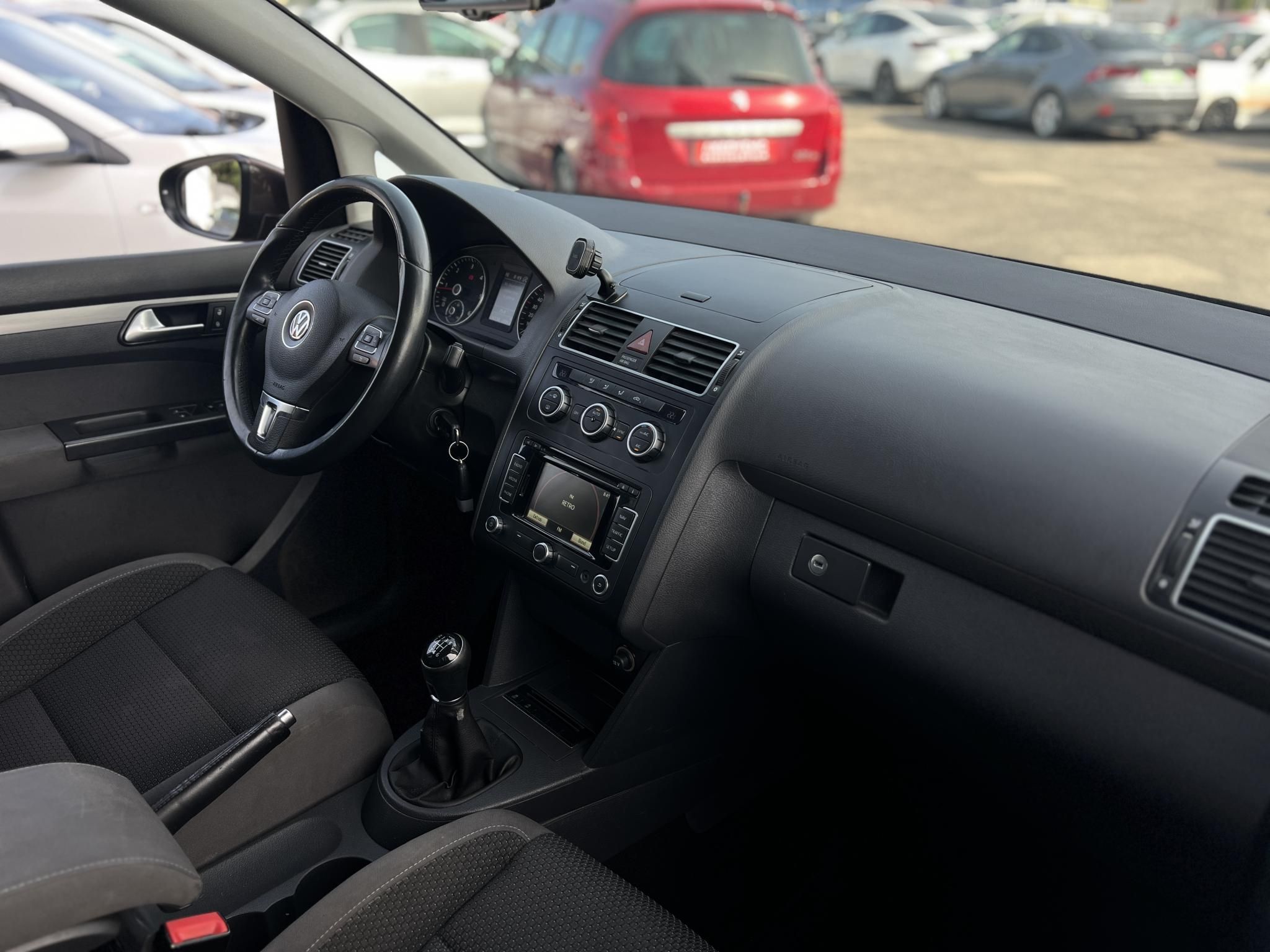 VOLKSWAGEN TOURAN 1.6 CR TDI Comfortline [7 személy] Vezérlés cserélve. 4 évszakos gumik!