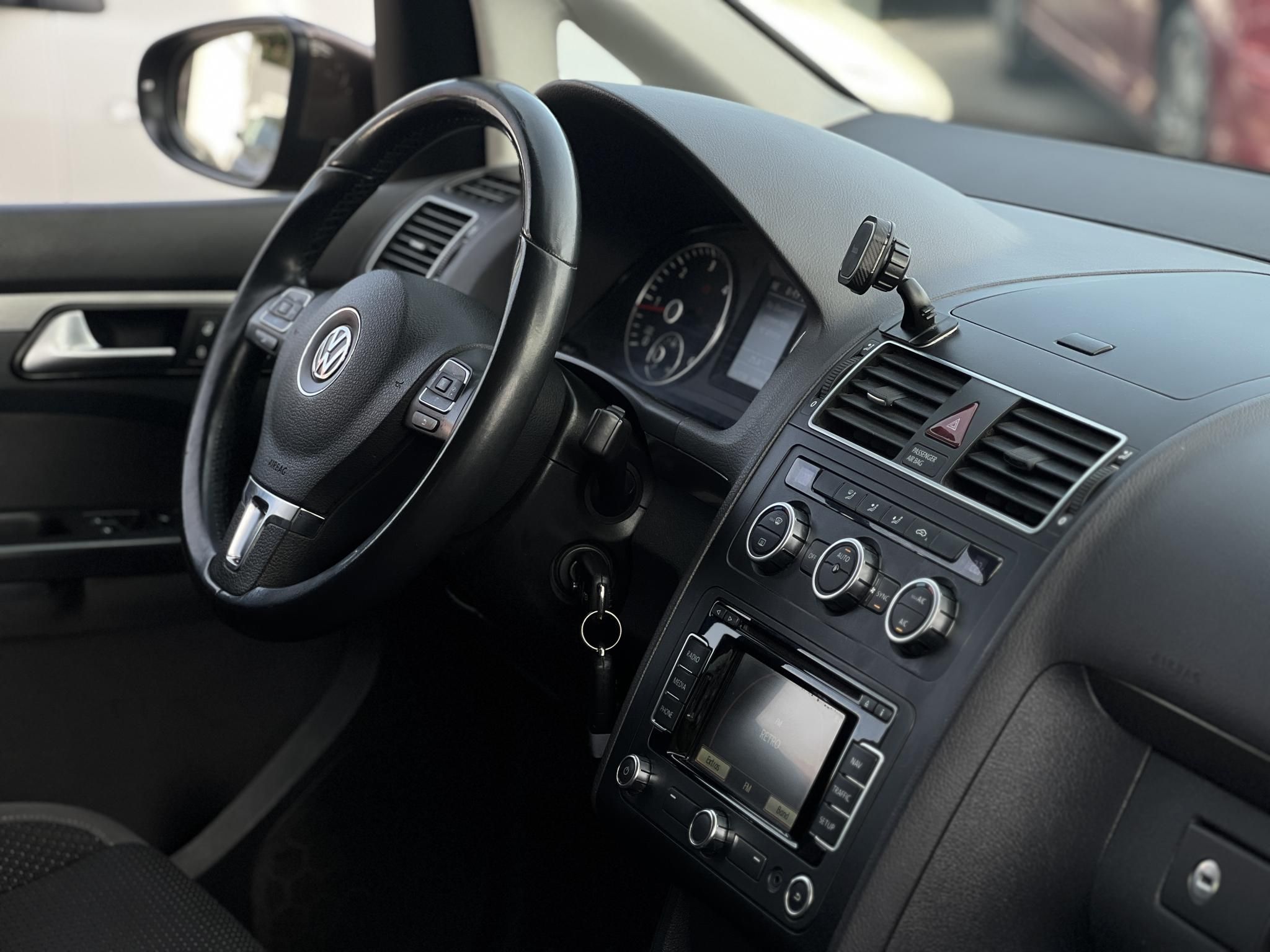 VOLKSWAGEN TOURAN 1.6 CR TDI Comfortline [7 személy] Vezérlés cserélve. 4 évszakos gumik!