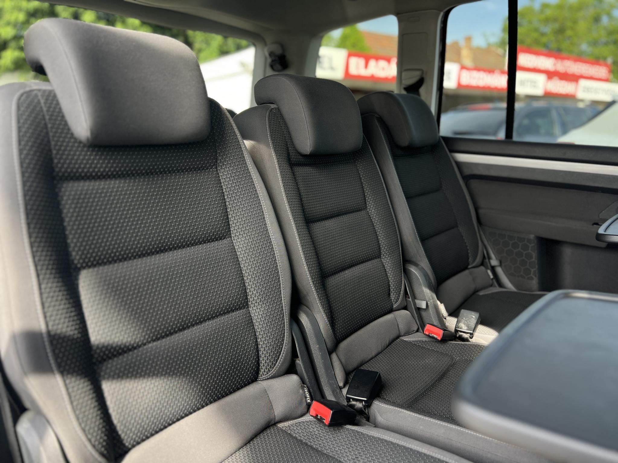 VOLKSWAGEN TOURAN 1.6 CR TDI Comfortline [7 személy] Vezérlés cserélve. 4 évszakos gumik!