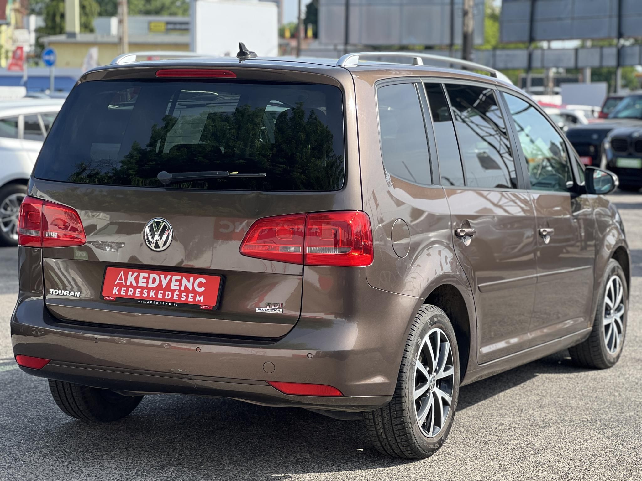 VOLKSWAGEN TOURAN 1.6 CR TDI Comfortline [7 személy] Vezérlés cserélve. 4 évszakos gumik!