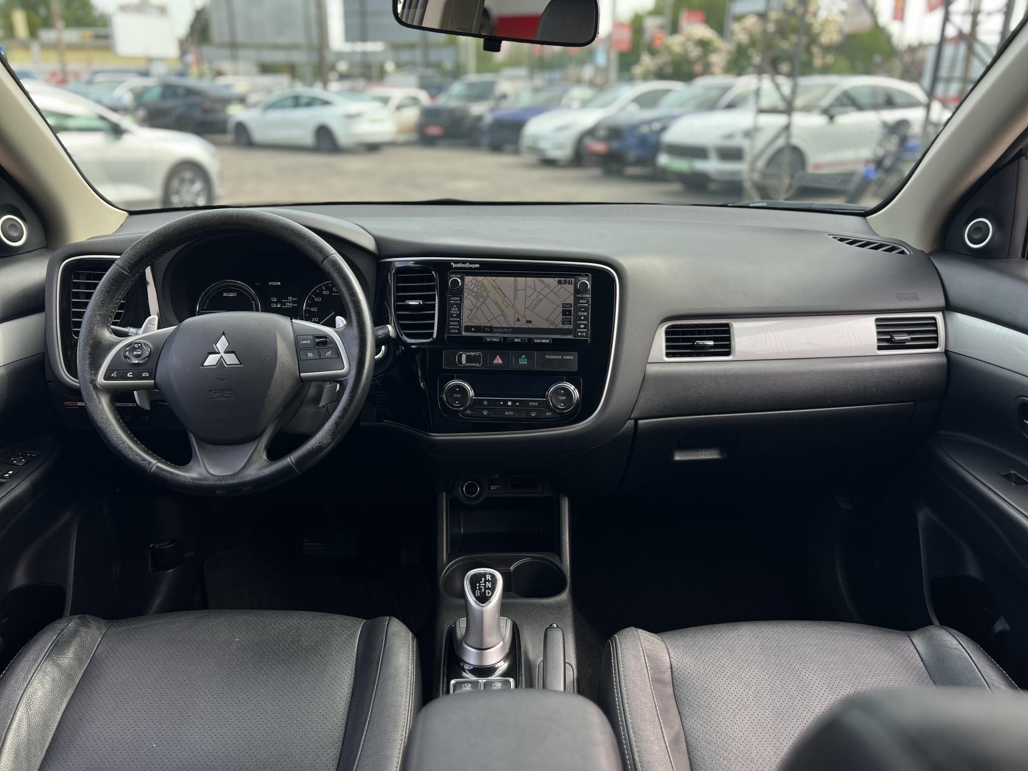 MITSUBISHI OUTLANDER 2.0 PHEV Instyle Navi 4WD CVT