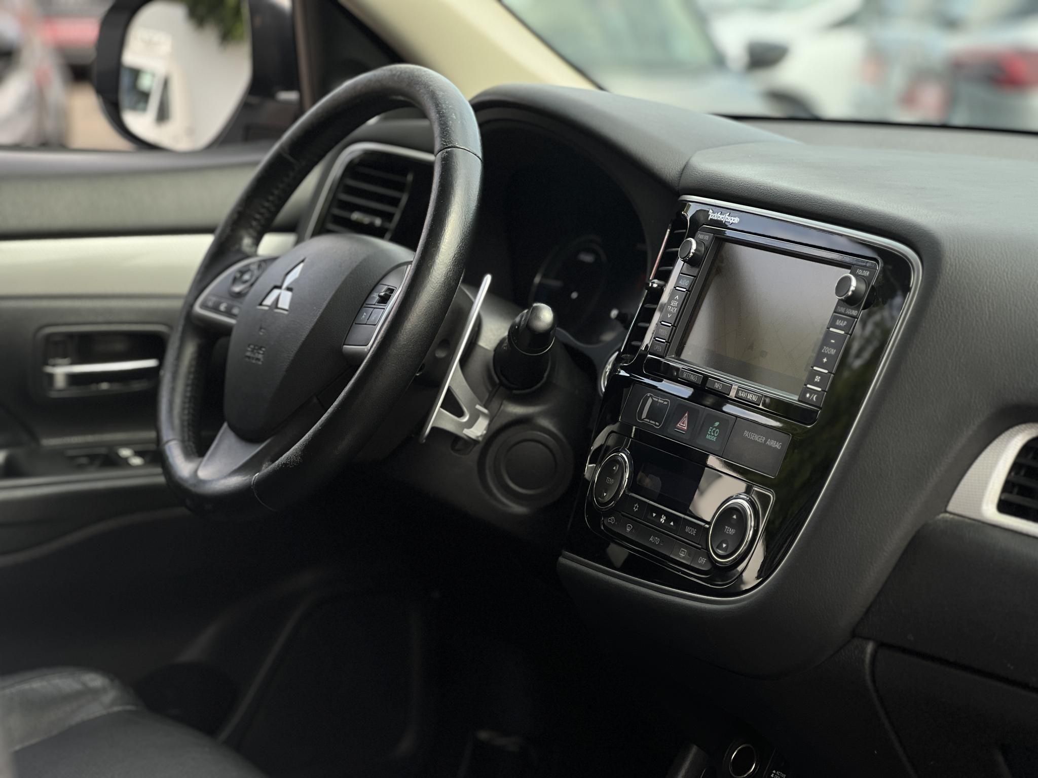 MITSUBISHI OUTLANDER 2.0 PHEV Instyle Navi 4WD CVT