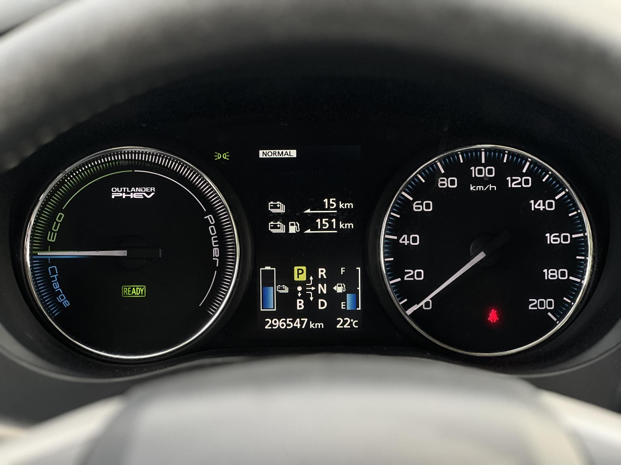 MITSUBISHI OUTLANDER 2.0 PHEV Instyle Navi 4WD CVT