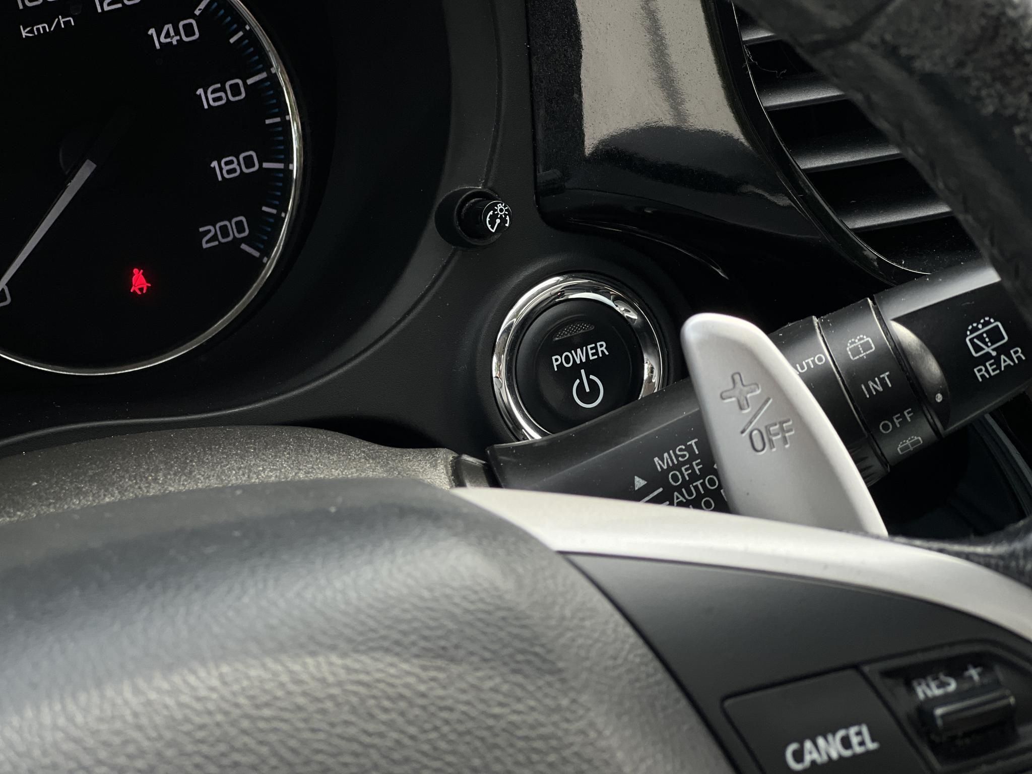 MITSUBISHI OUTLANDER 2.0 PHEV Instyle Navi 4WD CVT