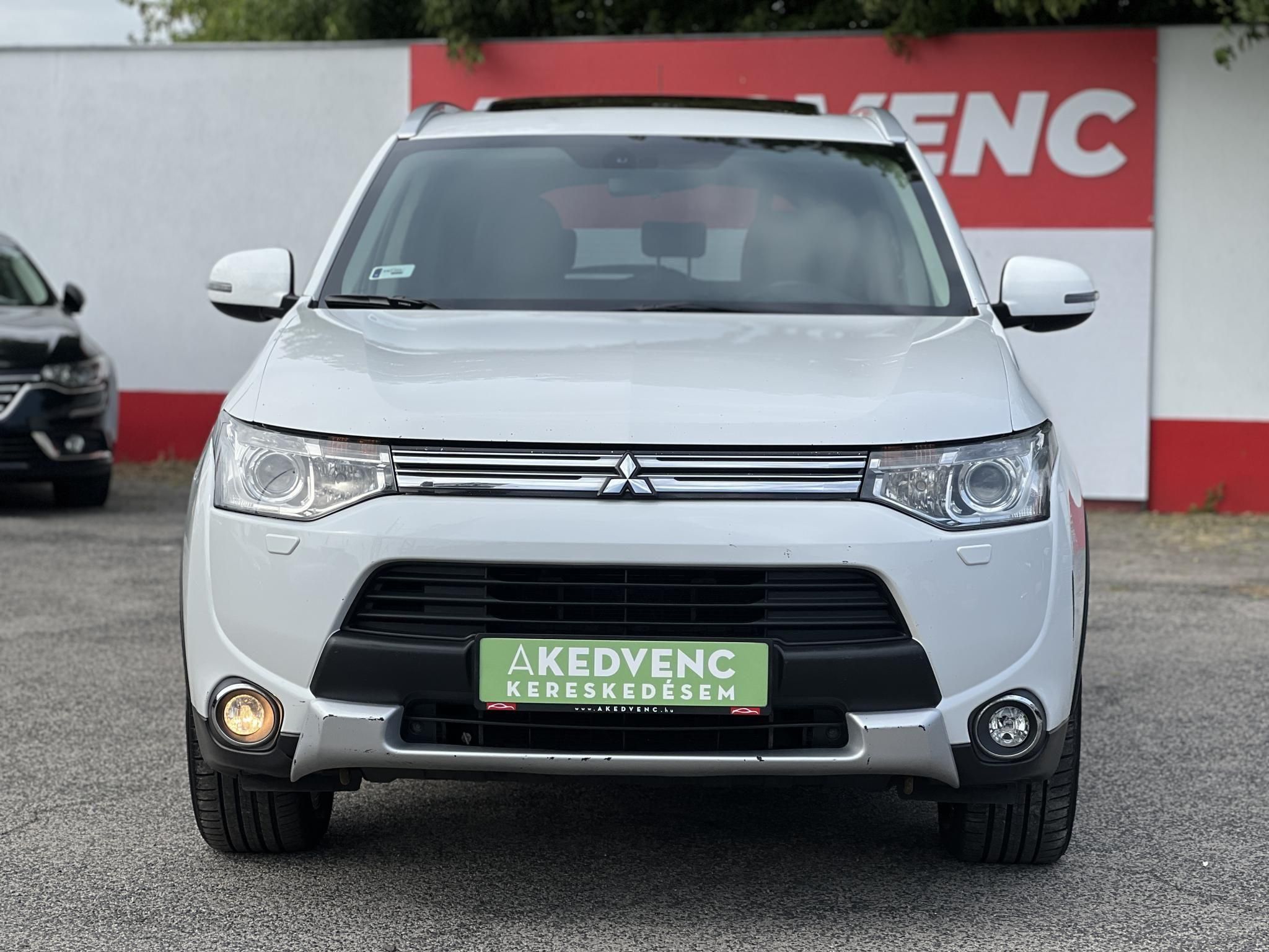 MITSUBISHI OUTLANDER 2.0 PHEV Instyle Navi 4WD CVT