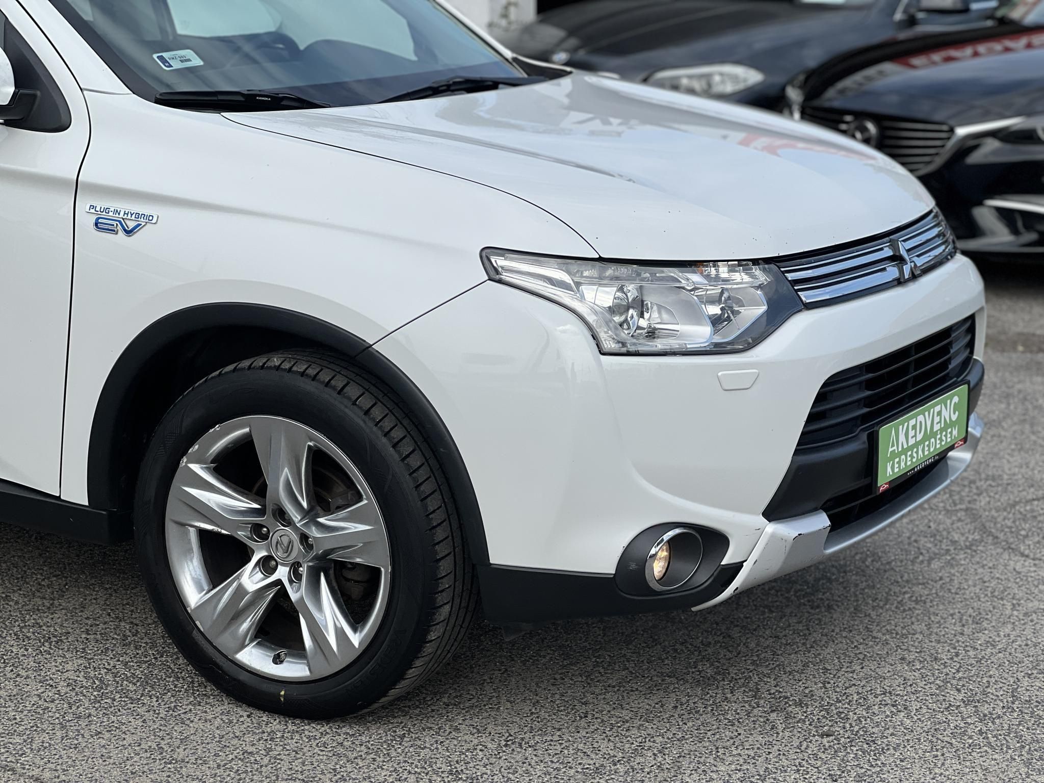 MITSUBISHI OUTLANDER 2.0 PHEV Instyle Navi 4WD CVT