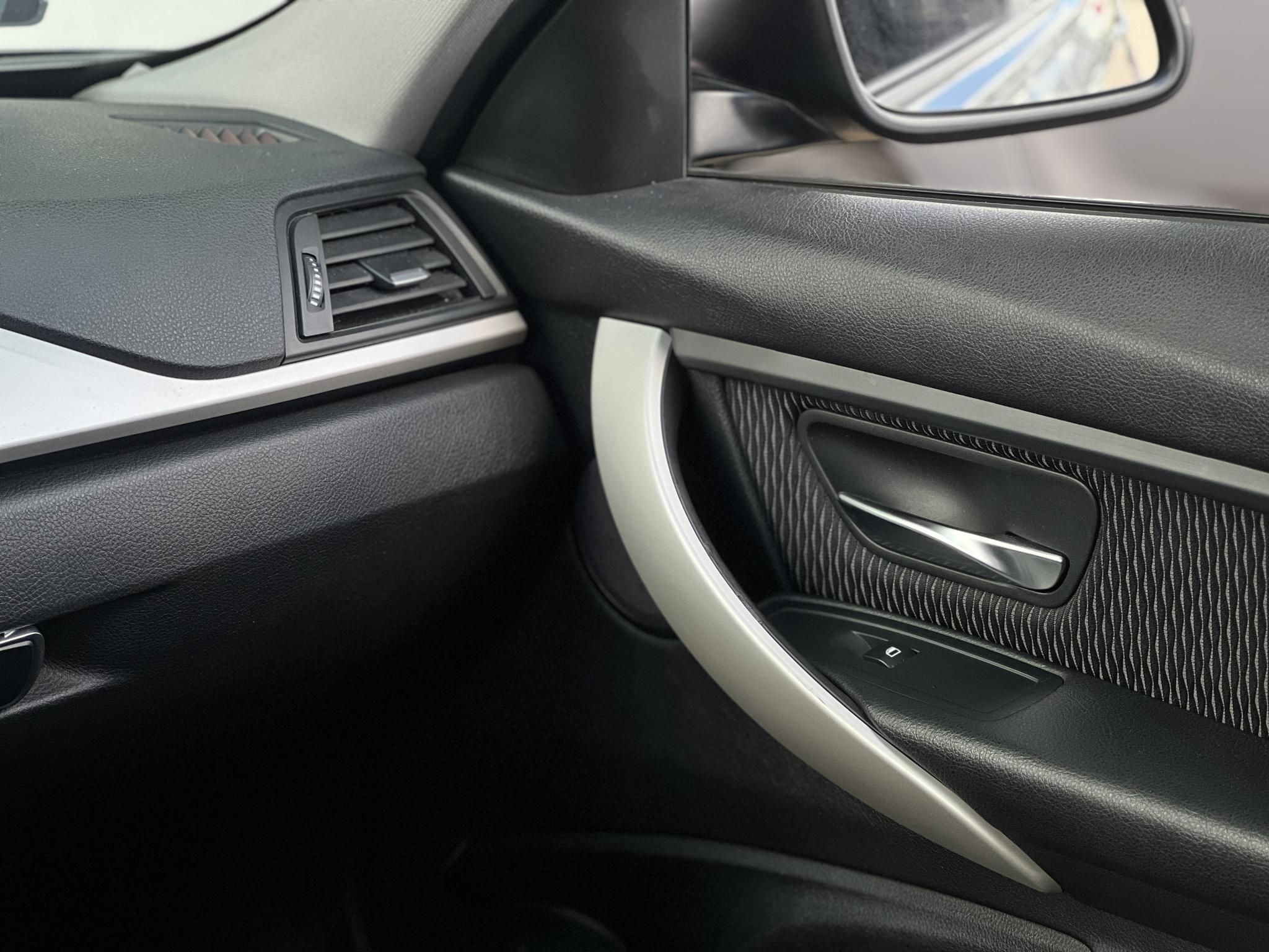BMW 318d 156e km. ülésfűtés. navigáció. bluetooth. tolatóradar. keyless. 2 gyári kulcs!