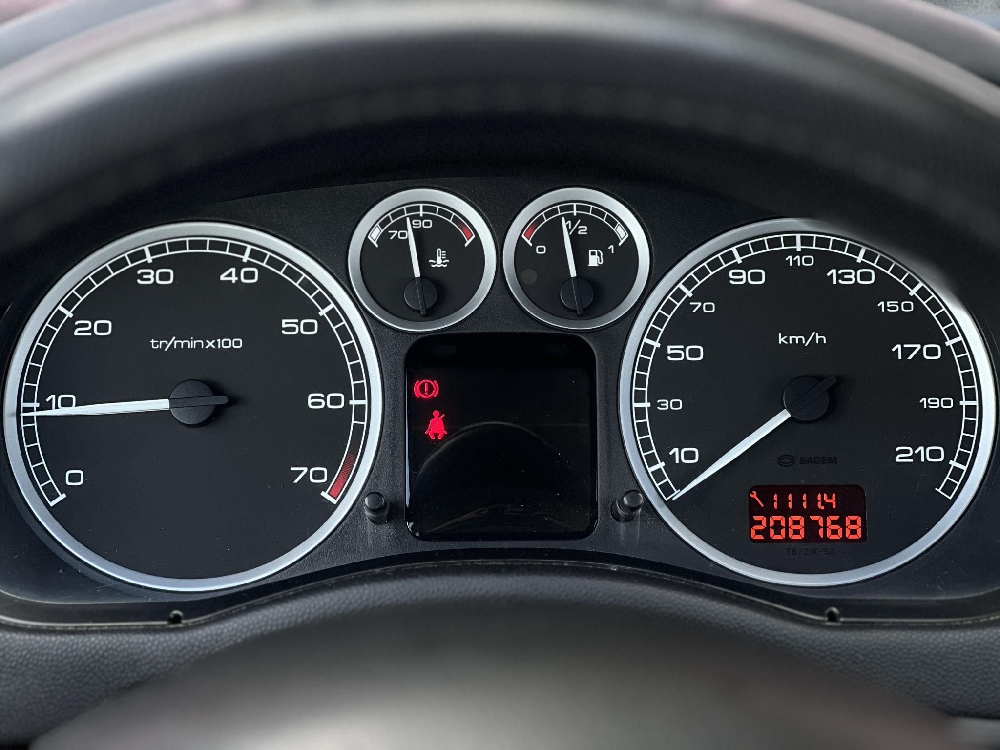 PEUGEOT 307 1.6 Presence digitklíma. tempomat. ülésfűtés. 2 gyári kulcs!
