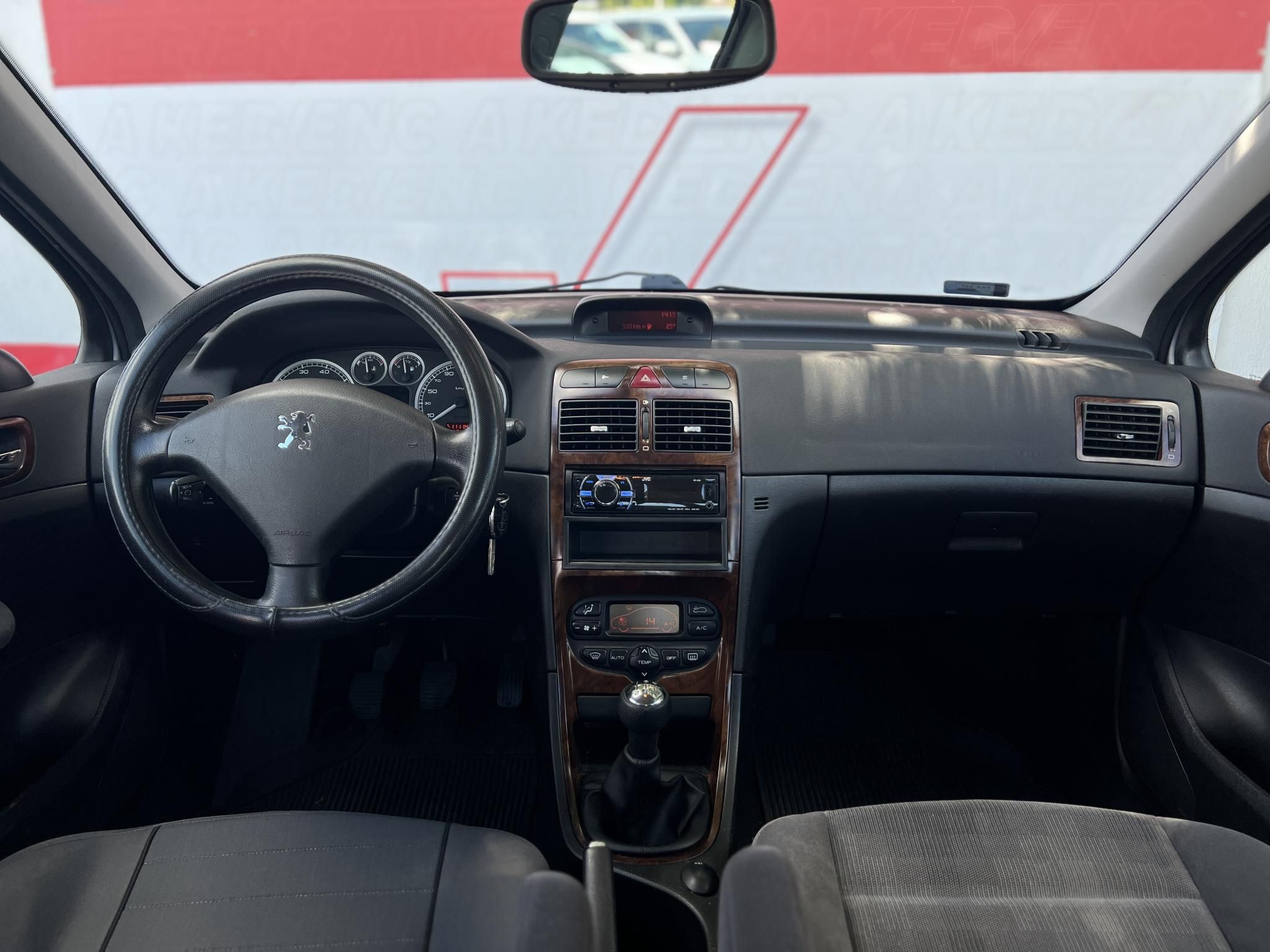 PEUGEOT 307 1.6 Presence digitklíma. tempomat. ülésfűtés. 2 gyári kulcs!