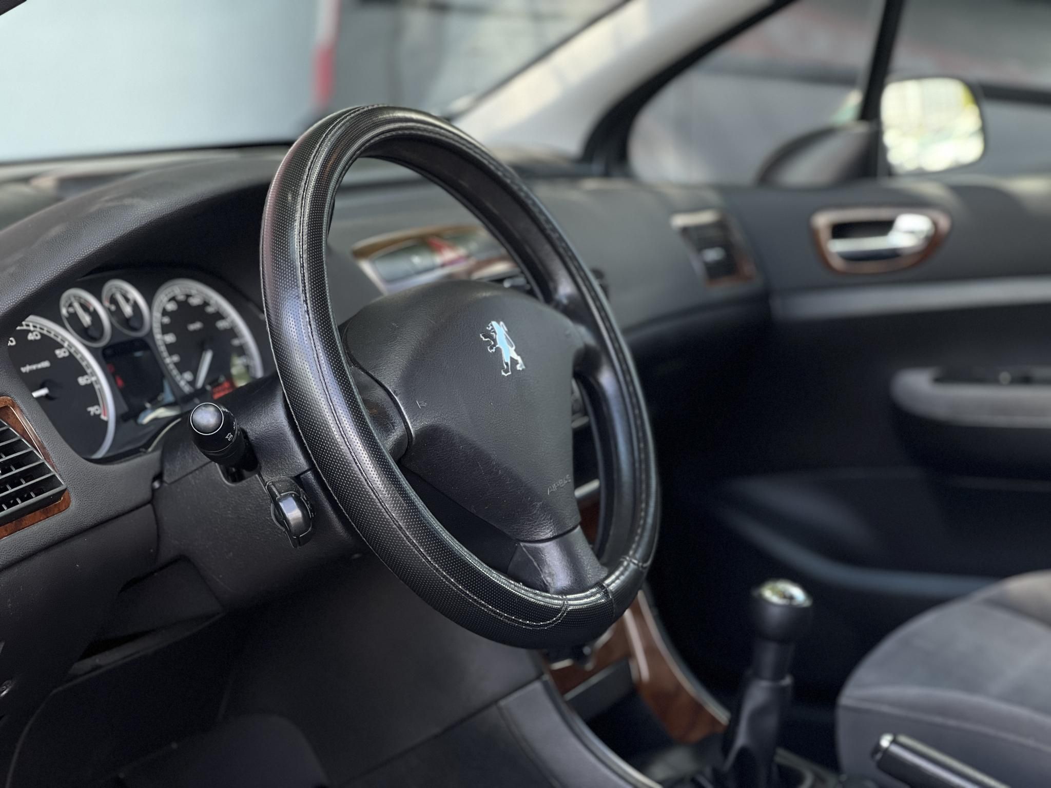 PEUGEOT 307 1.6 Presence digitklíma. tempomat. ülésfűtés. 2 gyári kulcs!