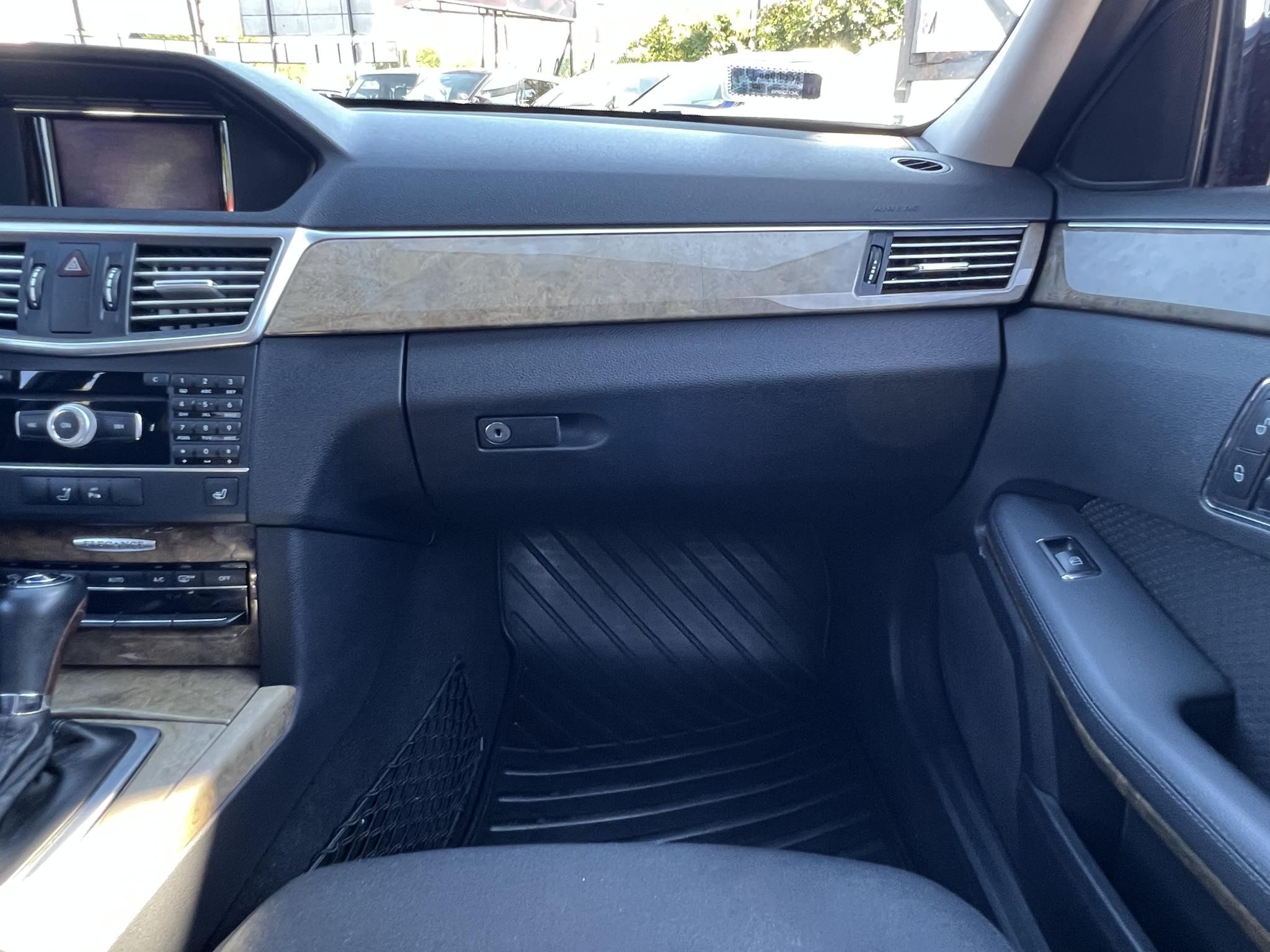 MERCEDES-BENZ E 200 CGI BlueEFFICIENCY Elegance (Automata) Gyári fényezés. Dokumentált előélet. Garantált 149e km!
