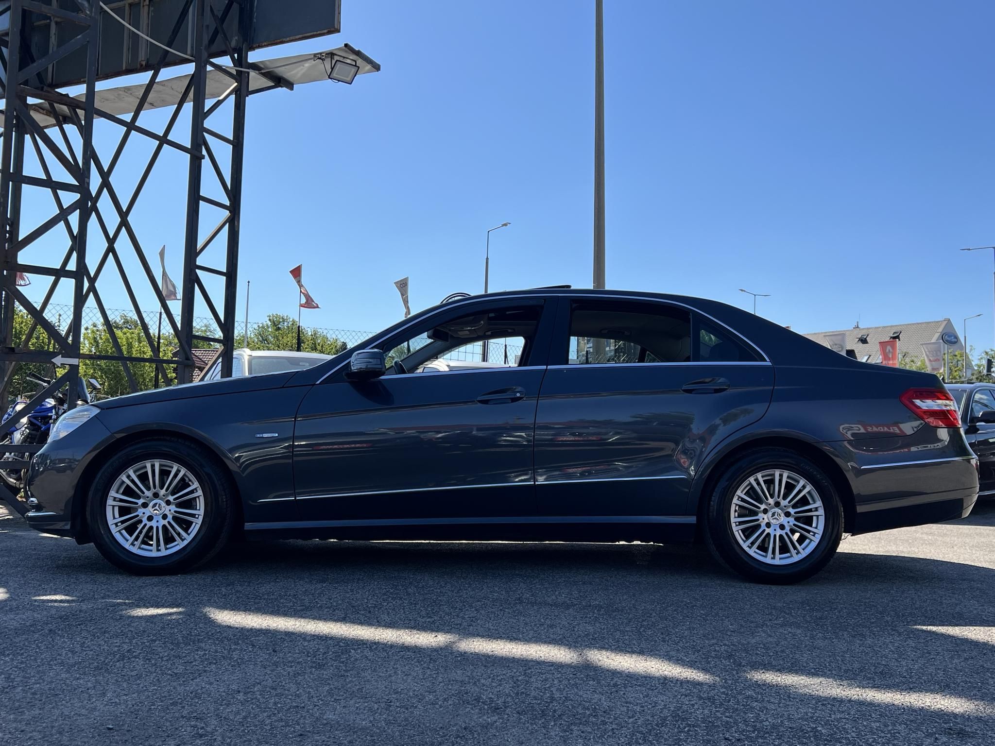 MERCEDES-BENZ E 200 CGI BlueEFFICIENCY Elegance (Automata) Gyári fényezés. Dokumentált előélet. Garantált 149e km!