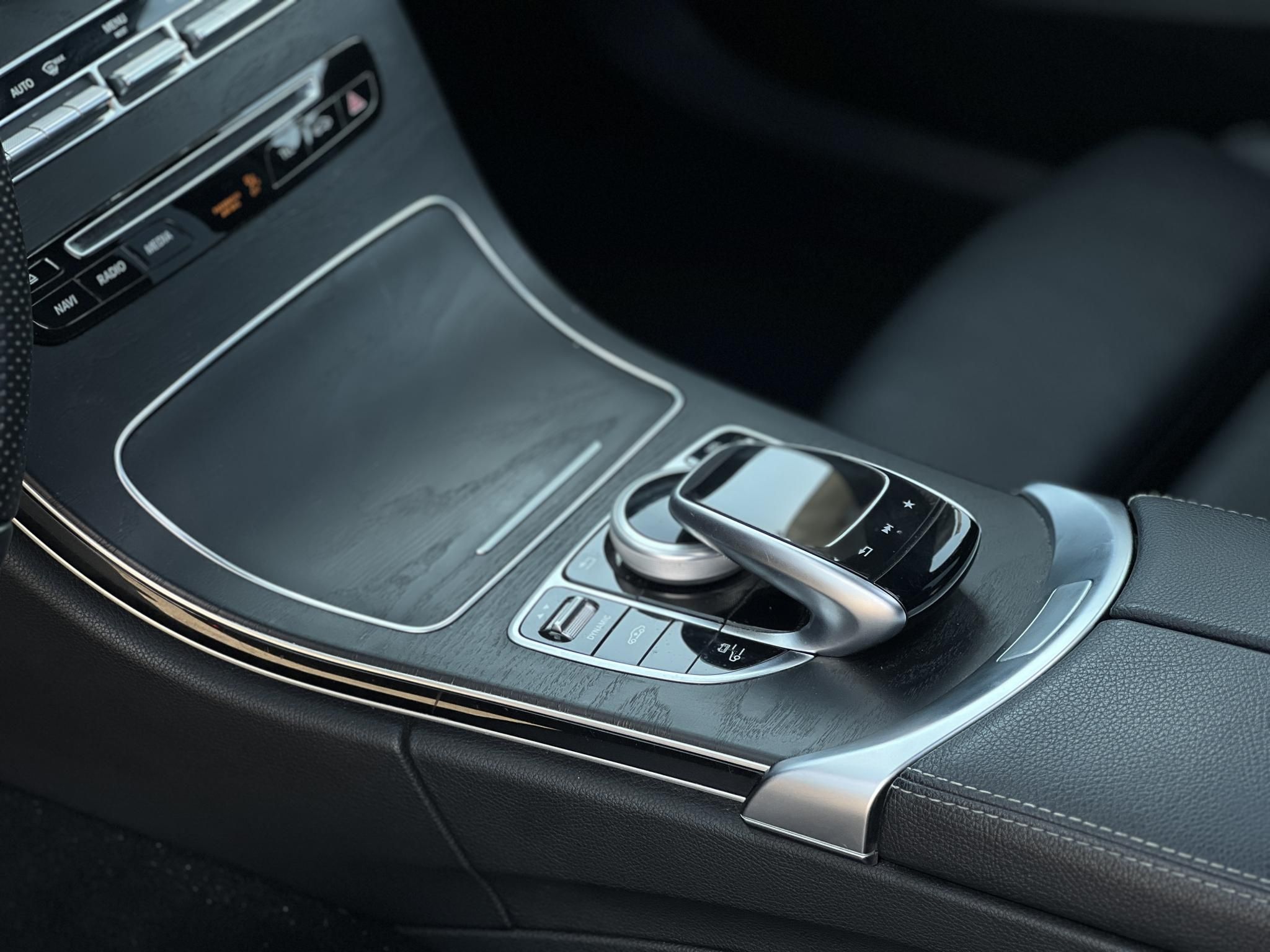 MERCEDES-BENZ C 350 e PLUG-IN HYBRID 7G-TRONIC AMG 93e km. panoráma tető. dokumentált előélet!