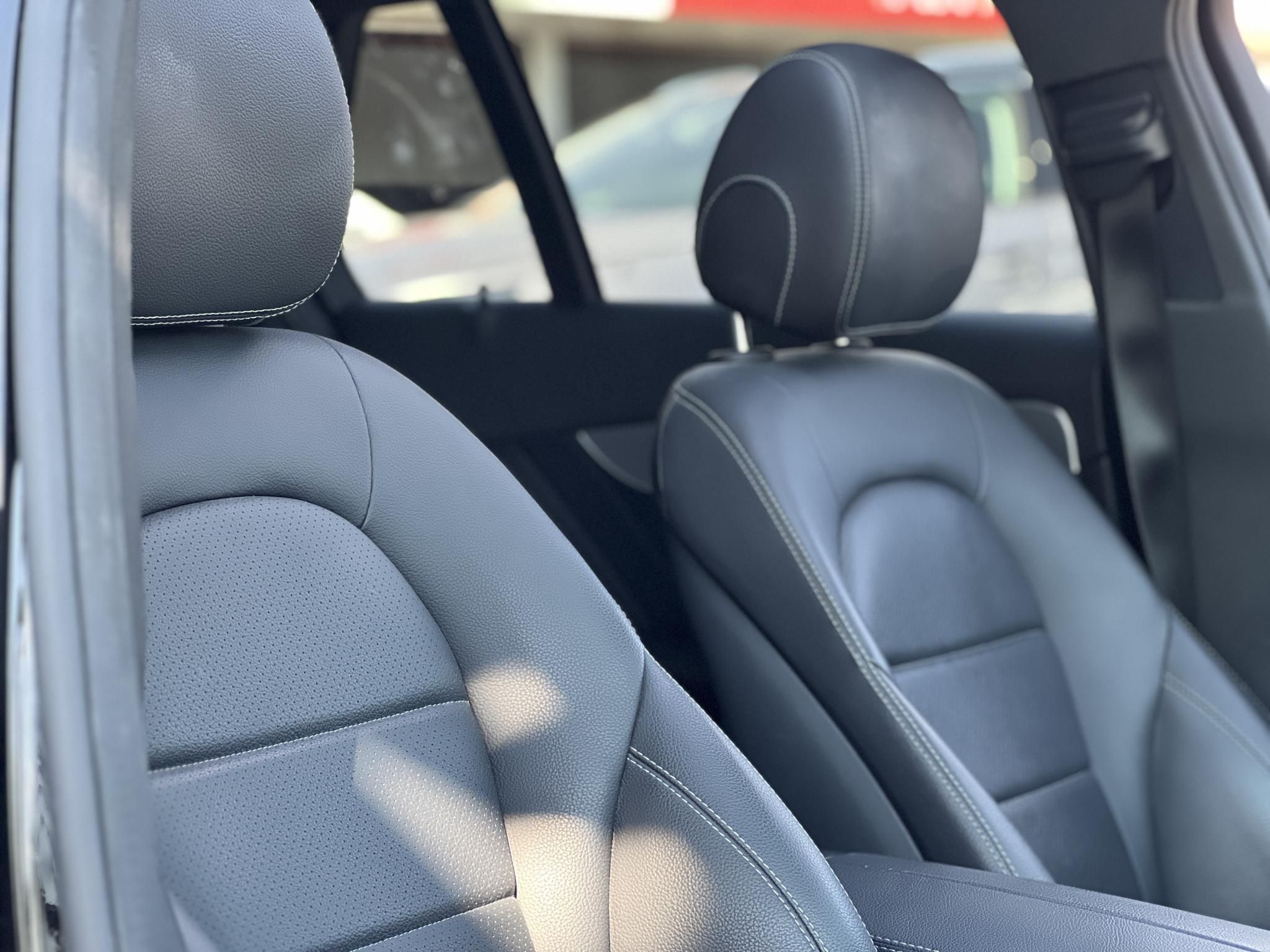 MERCEDES-BENZ C 350 e PLUG-IN HYBRID 7G-TRONIC AMG 93e km. panoráma tető. dokumentált előélet!