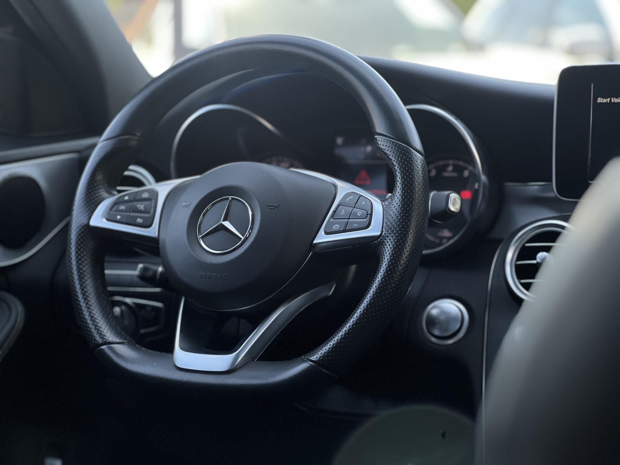 MERCEDES-BENZ C 350 e PLUG-IN HYBRID 7G-TRONIC AMG 93e km. panoráma tető. dokumentált előélet!