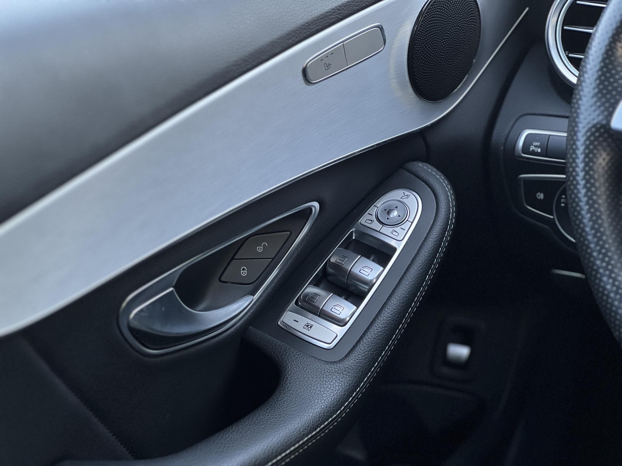 MERCEDES-BENZ C 350 e PLUG-IN HYBRID 7G-TRONIC AMG 93e km. panoráma tető. dokumentált előélet!