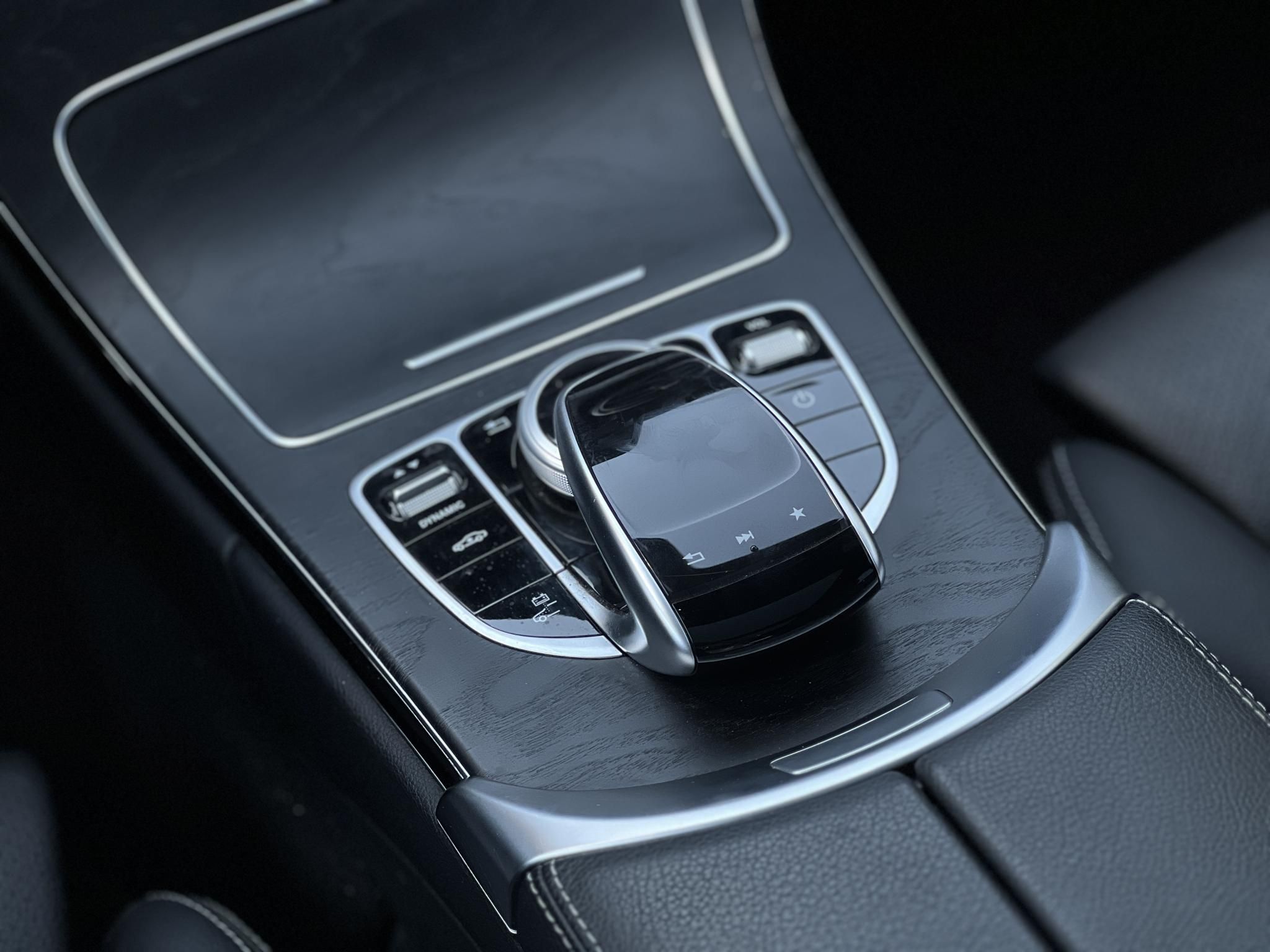 MERCEDES-BENZ C 350 e PLUG-IN HYBRID 7G-TRONIC AMG 93e km. panoráma tető. dokumentált előélet!
