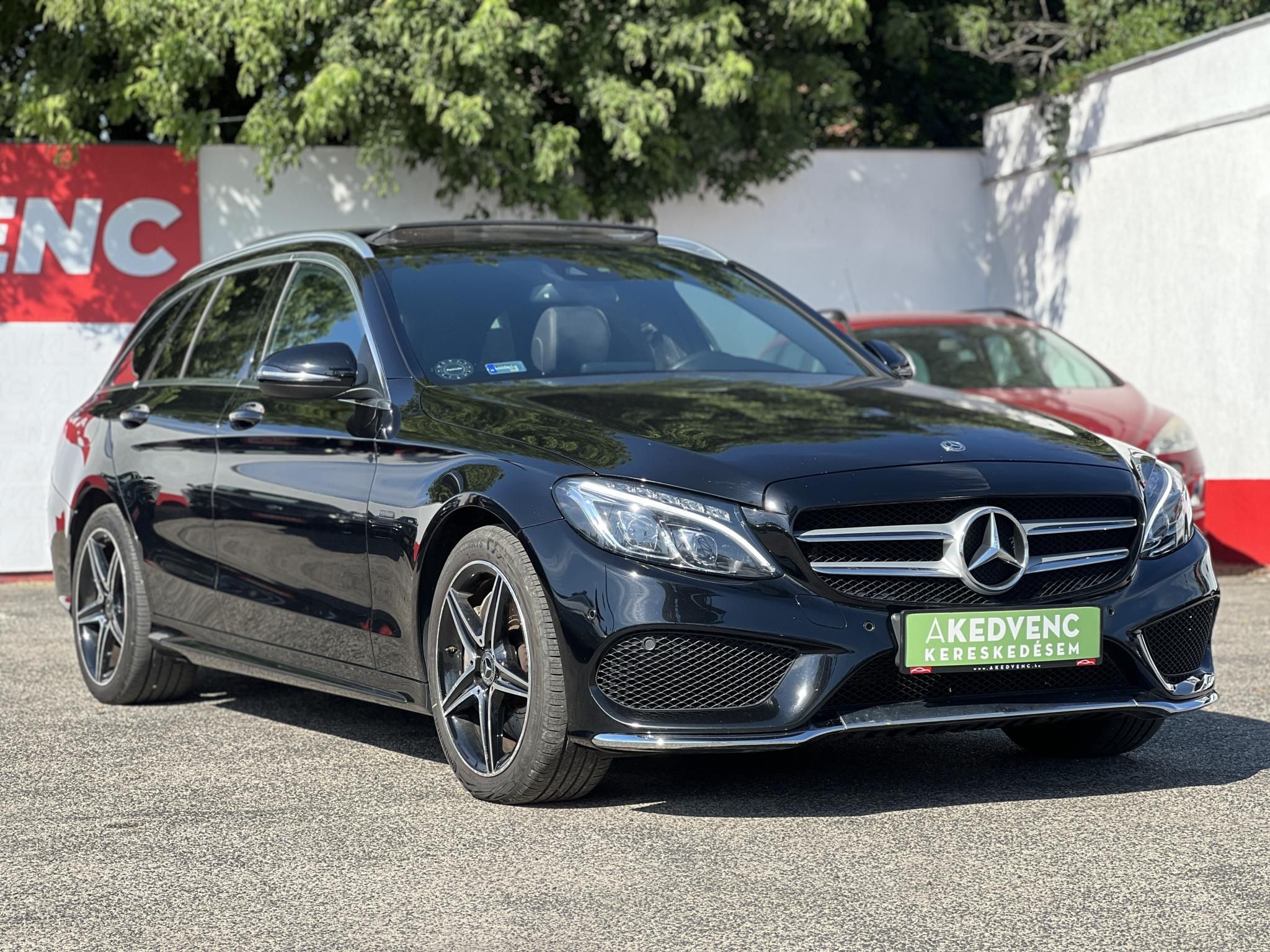 MERCEDES-BENZ C 350 e PLUG-IN HYBRID 7G-TRONIC AMG 93e km. panoráma tető. dokumentált előélet!