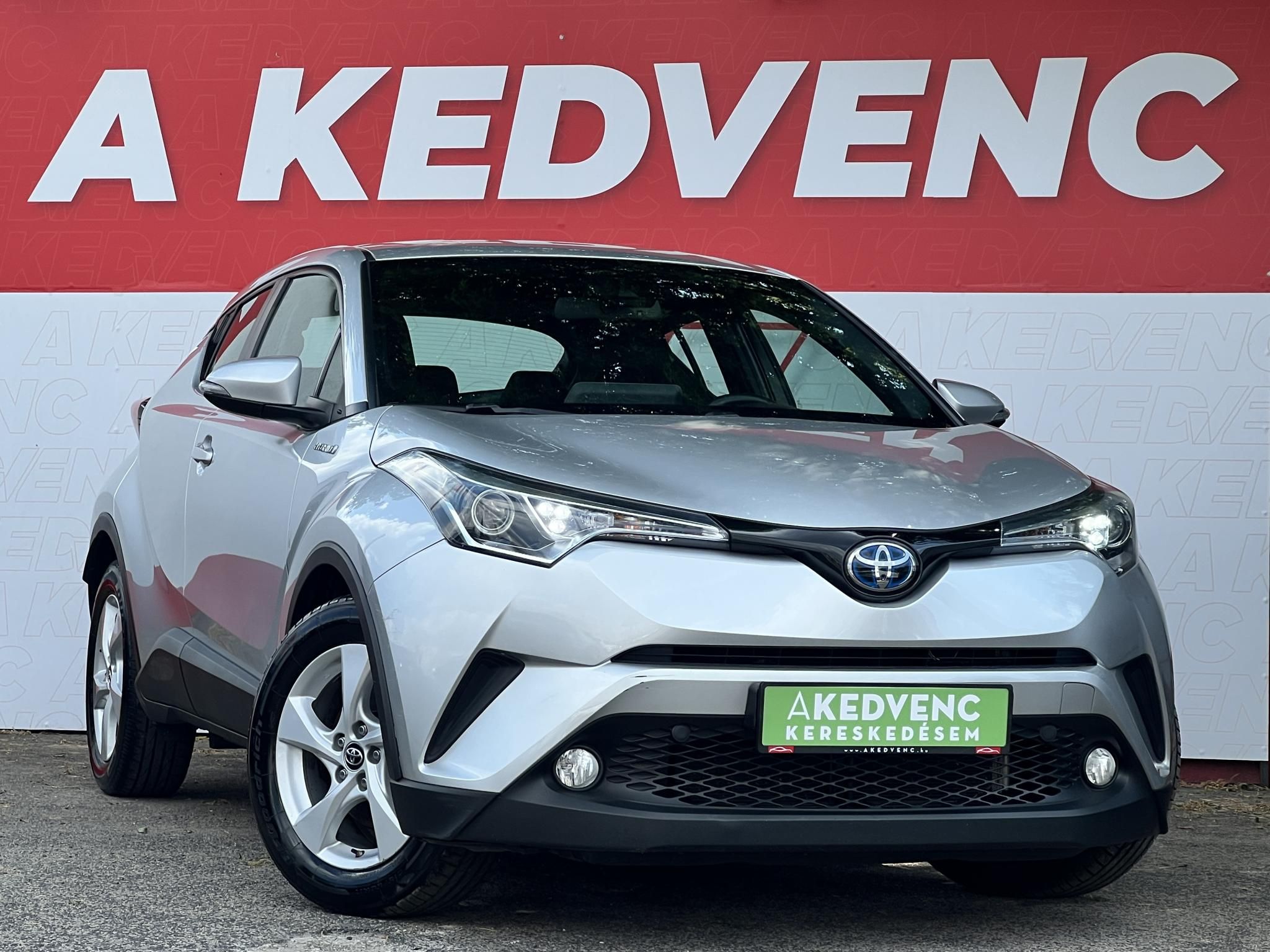 TOYOTA C-HR 1.8 Hybrid Dynamic e-CVT 104e km. LED. sávtartó. tempomat. kamera. márkaszervizelt előélet!